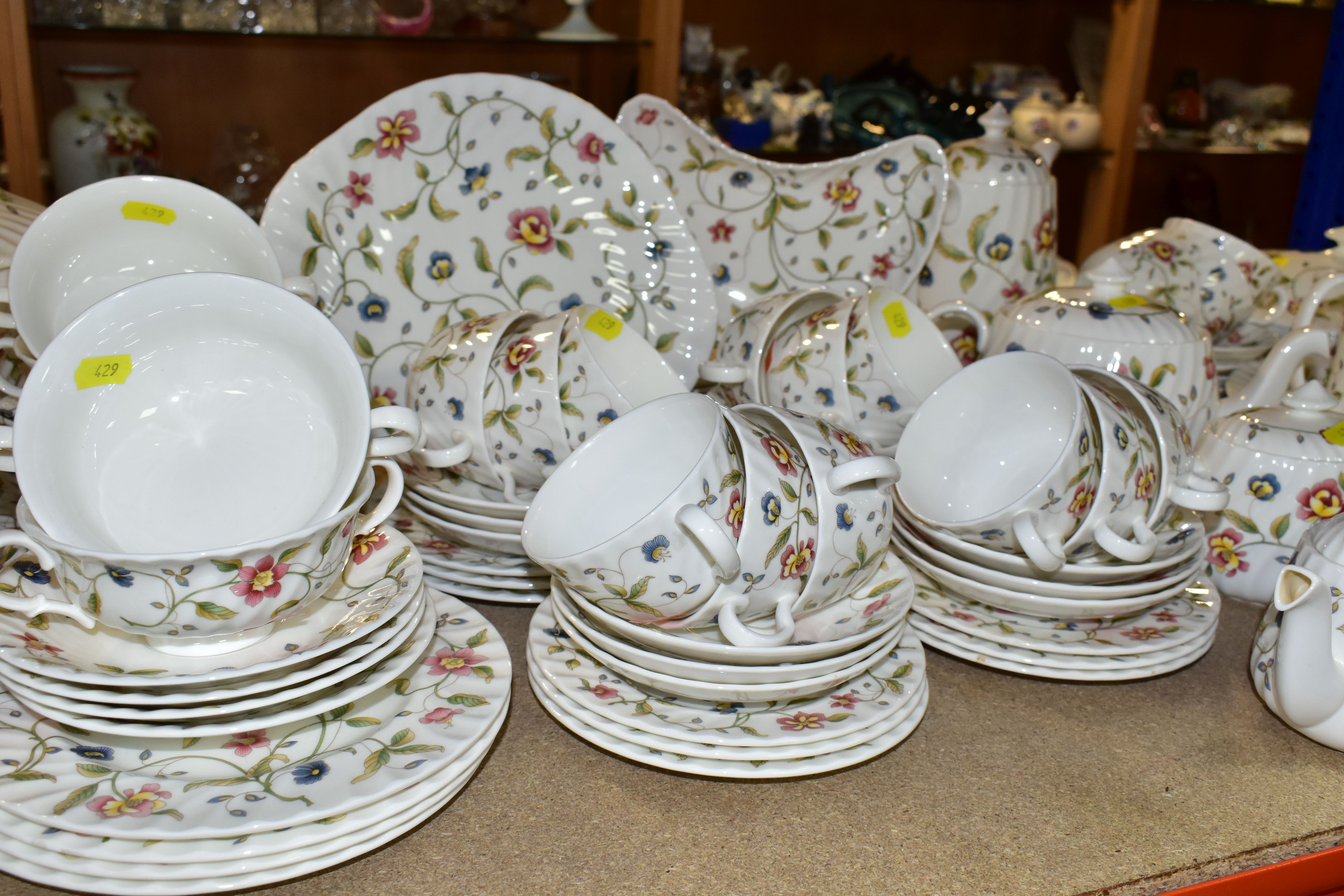 A ROYAL DOULTON/ MINTON 'TAPESTRY' S770 PATTERN DINNER SET, comprising two covered tureens, two - Image 3 of 8