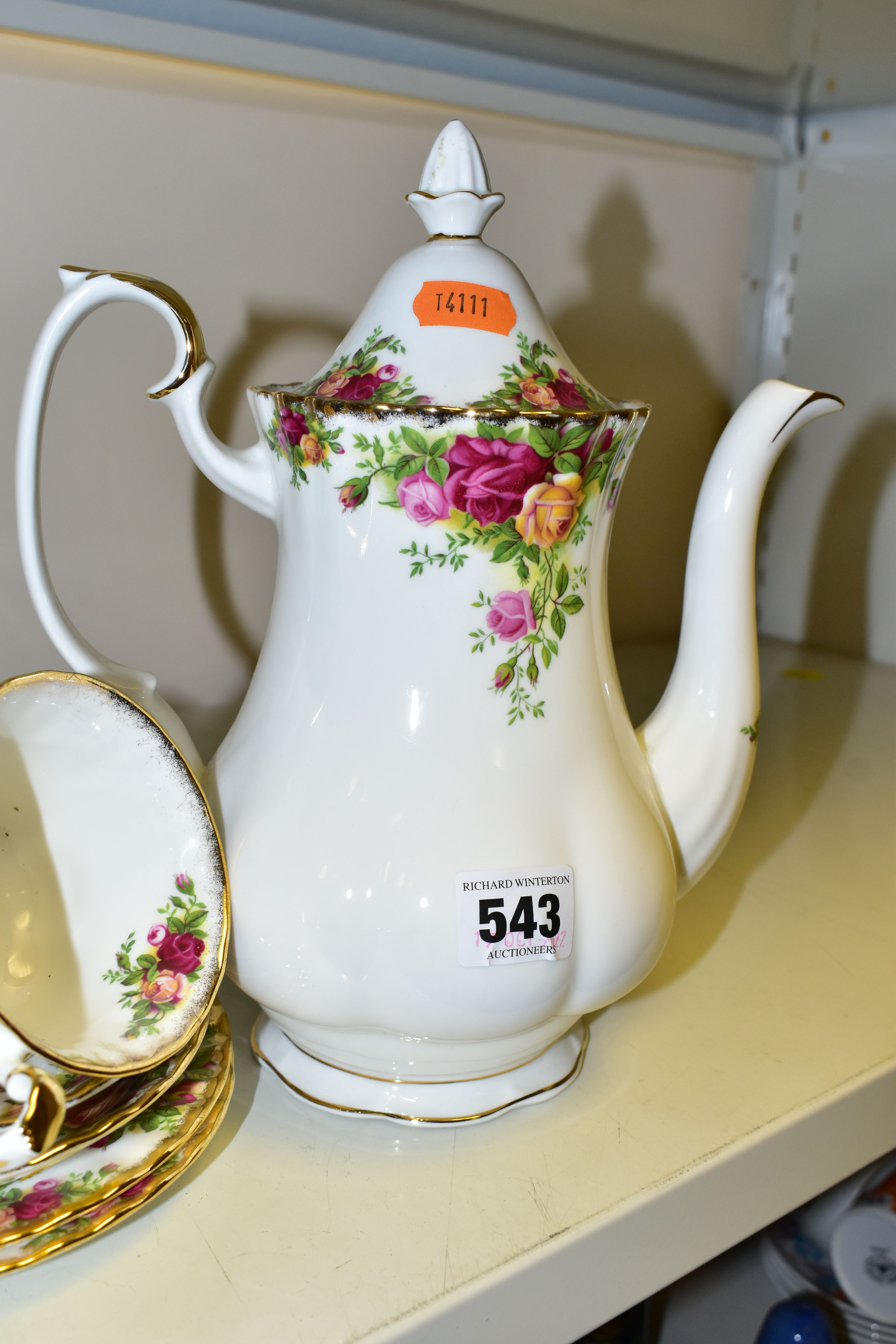 A TWENTY PIECE ROYAL ALBERT OLD COUNTRY ROSES PART COFFEE/TEA SET, comprising a coffee pot, six - Image 2 of 4