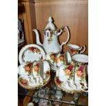 A ROYAL ALBERT OLD COUNTRY ROSES PATTERN FIFTEEN PIECE COFFEE SERVICE AND AN ASHTRAY, the coffee set