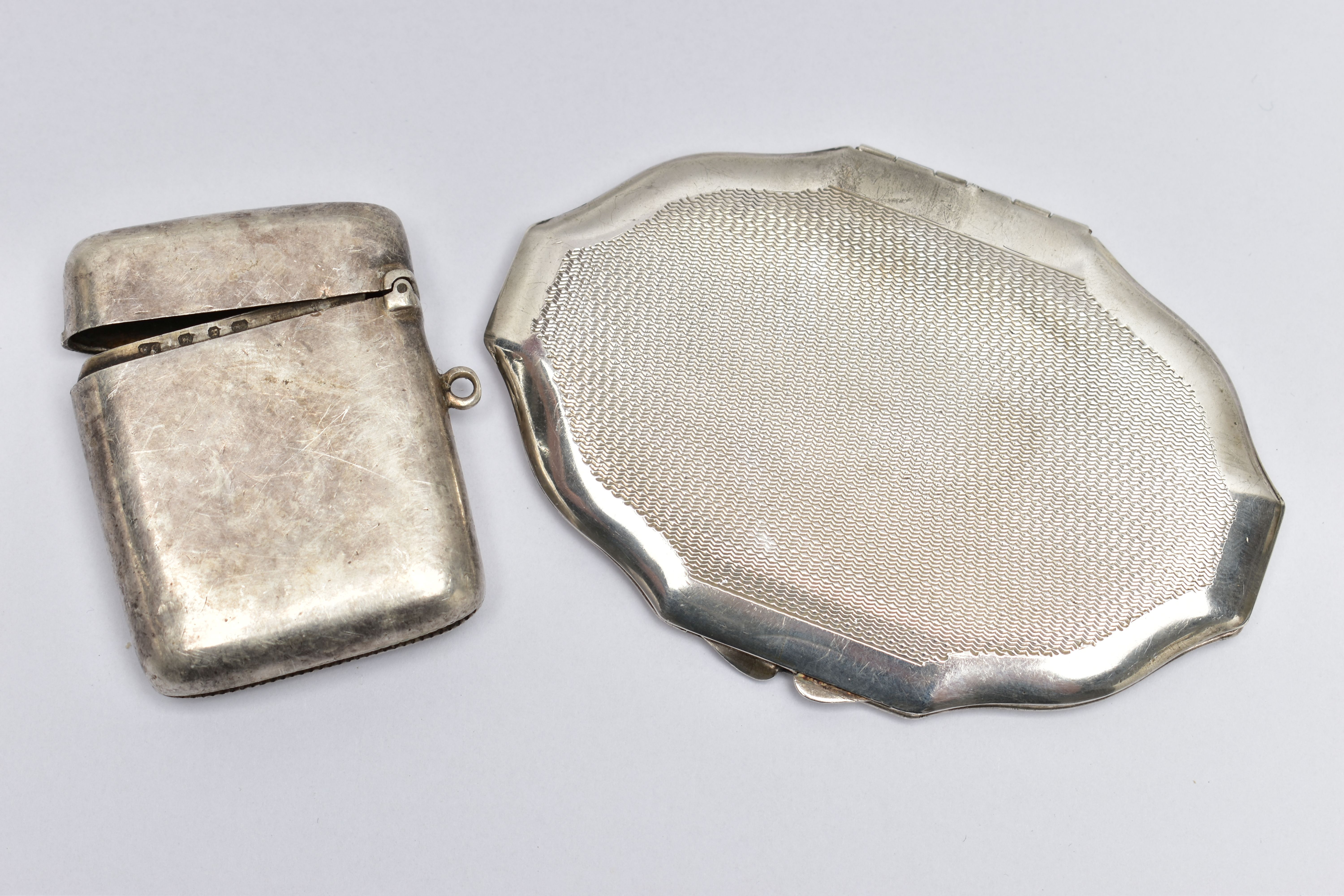 A SILVER VESTA CASE AND A COMPACT, the vesta of a rounded rectangular form, polished design with - Image 2 of 4