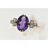 AN EARLY 20TH CENTURY DRESS RING, an oval cut deep purple amethyst, prong set in yellow gold,