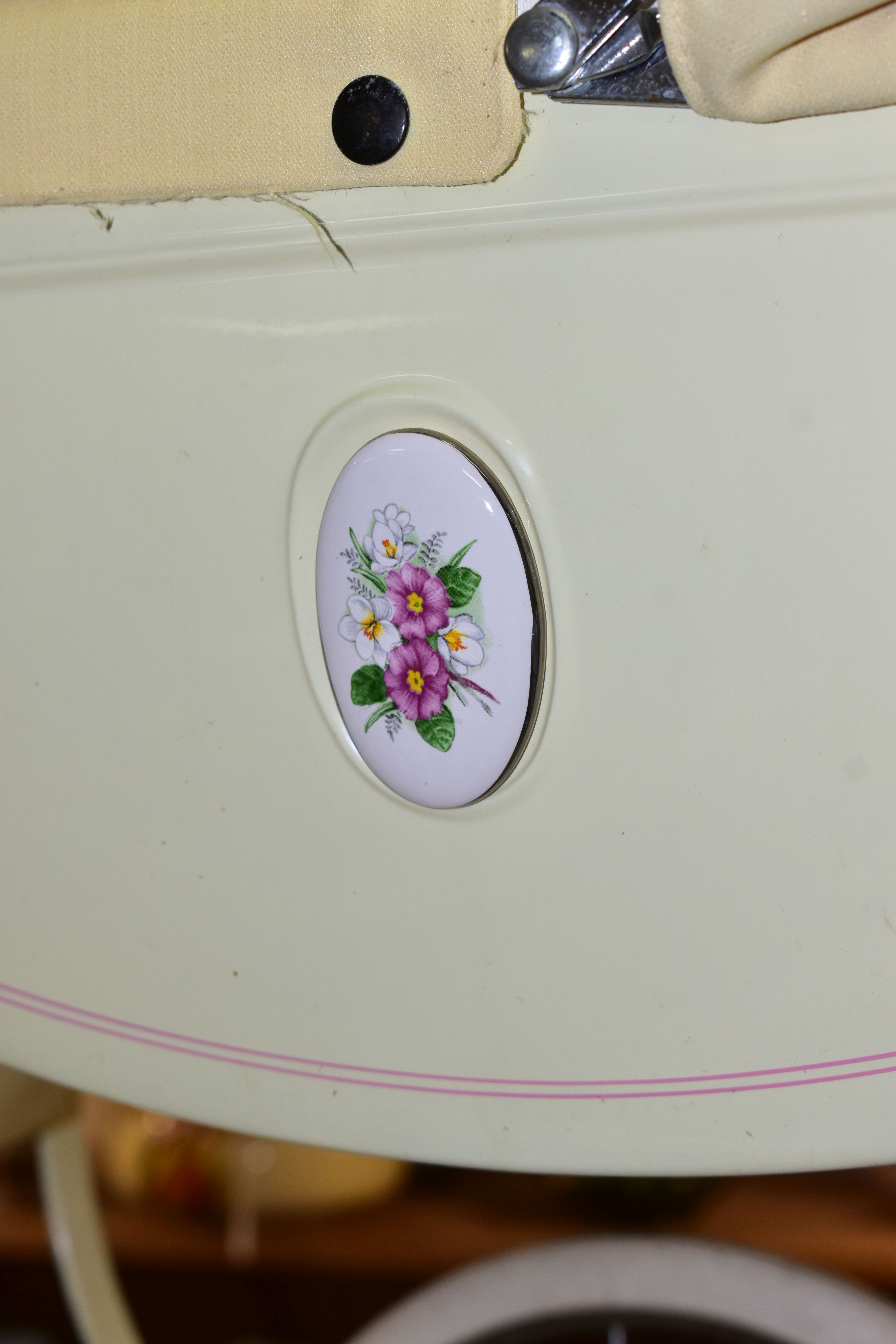 TWO SILVERCROSS DOLL'S PRAMS, one lemon with pink detail and flowered decal with a matching - Image 4 of 10