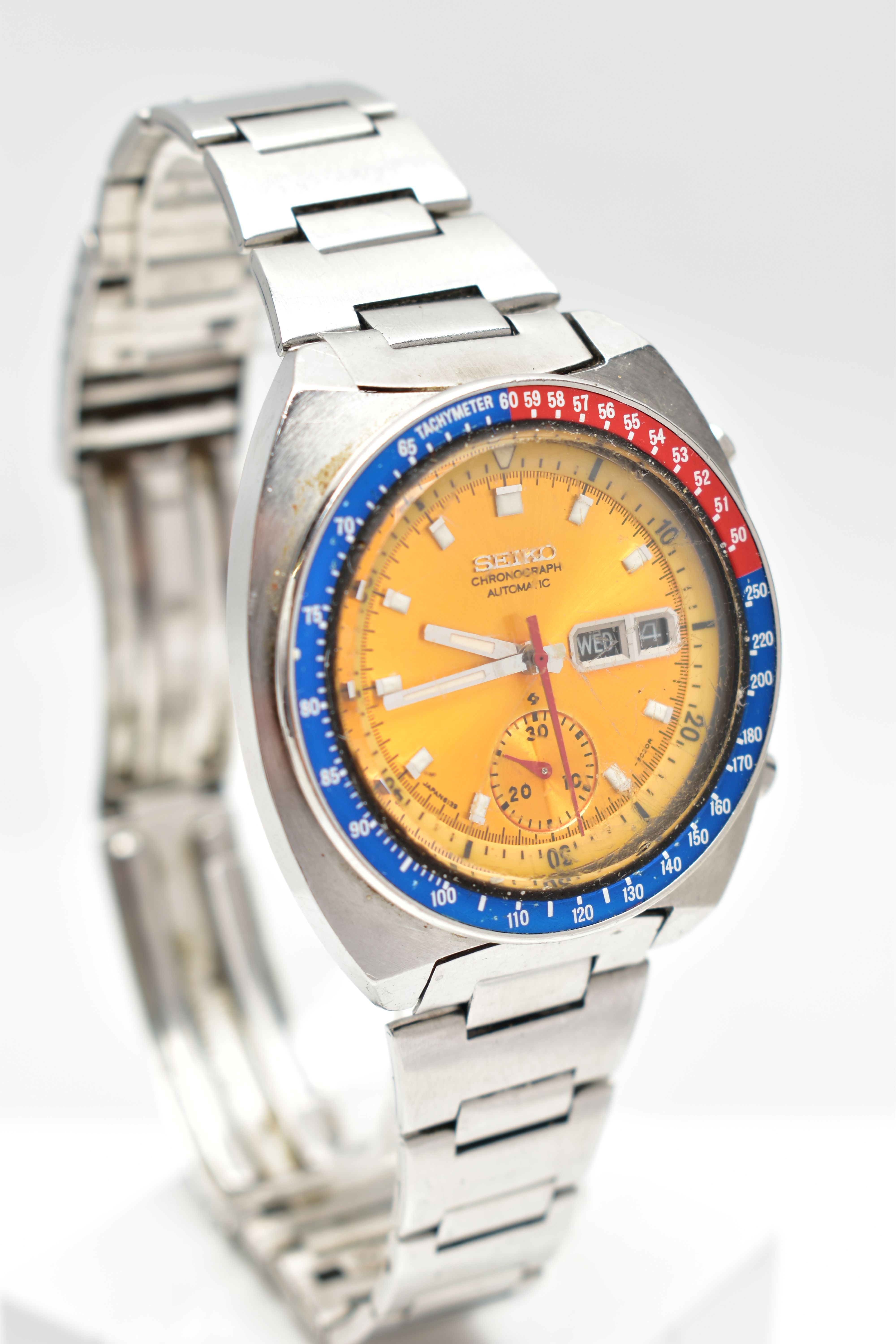 A 'SEIKO' WRISTWATCH, automatic movement, round yellow dial, signed 'Seiko chronograph automatic', - Image 2 of 6