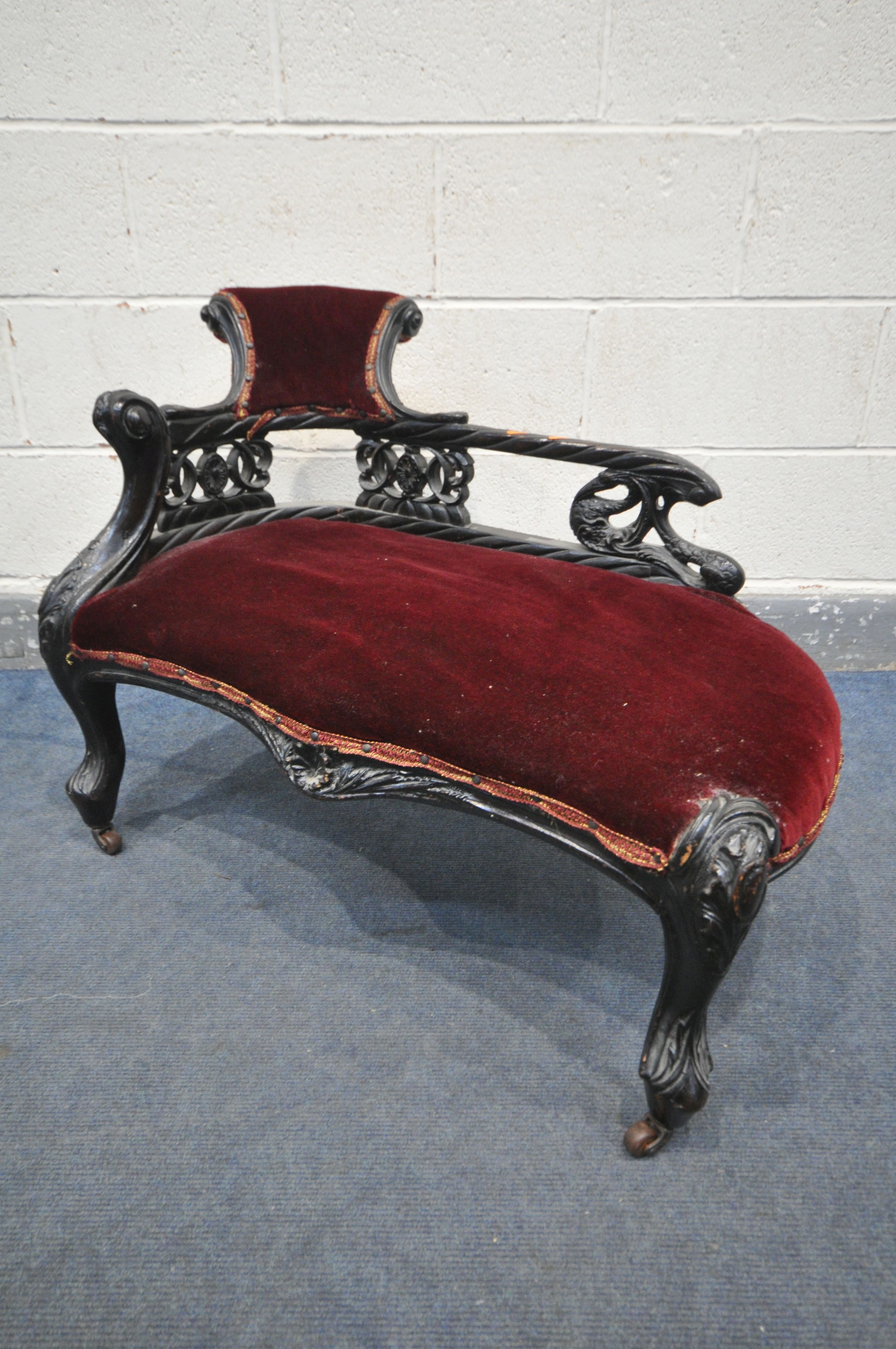 A 19TH CENTURY EBONISED CARVED WOOD SERPENTINE CHAISE LONGUE, of small proportions, having a - Image 2 of 4