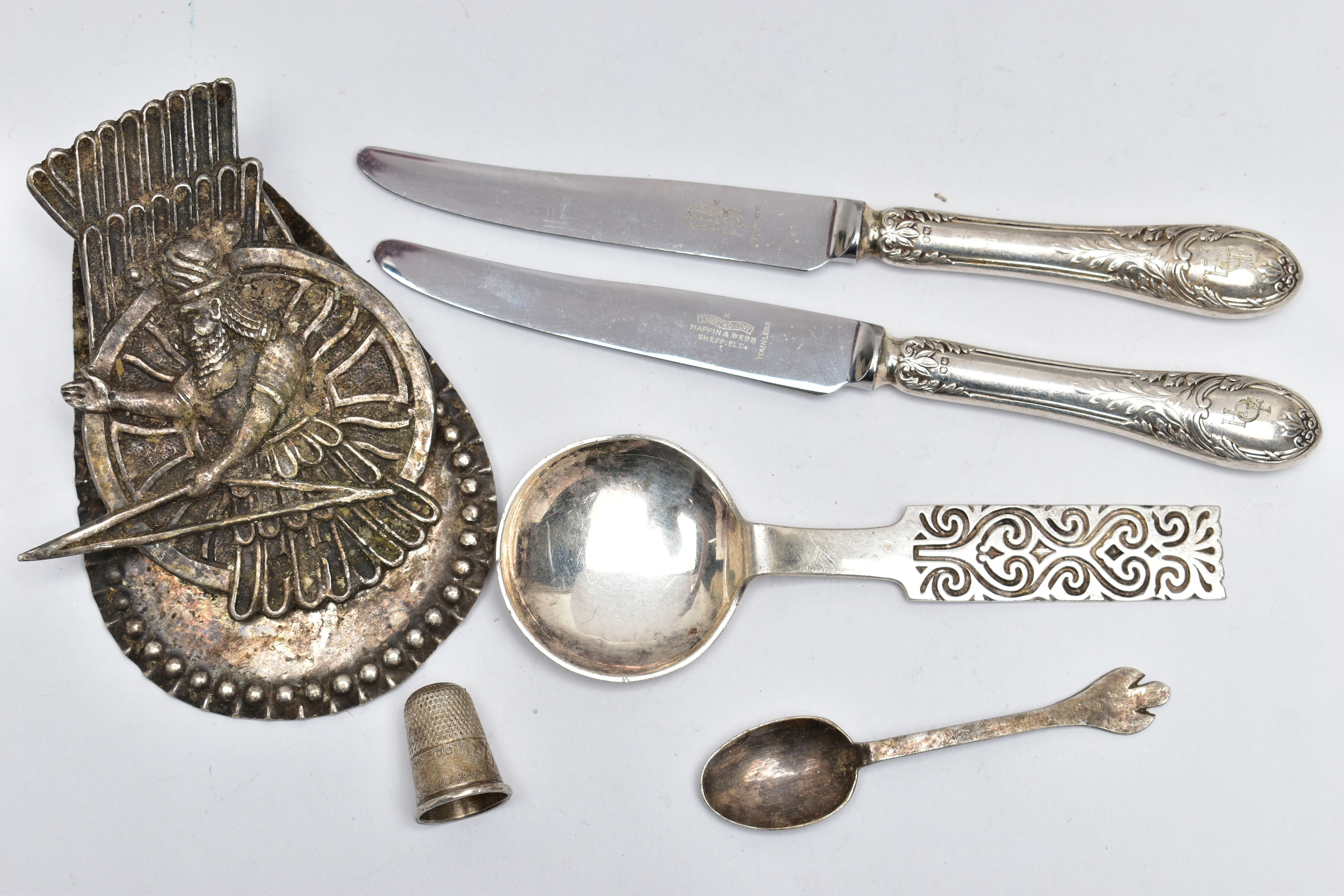 AN ASSORTMENT OF SILVER, to include a silver desk clip, hallmarked 'Daniel & John Wellby' London