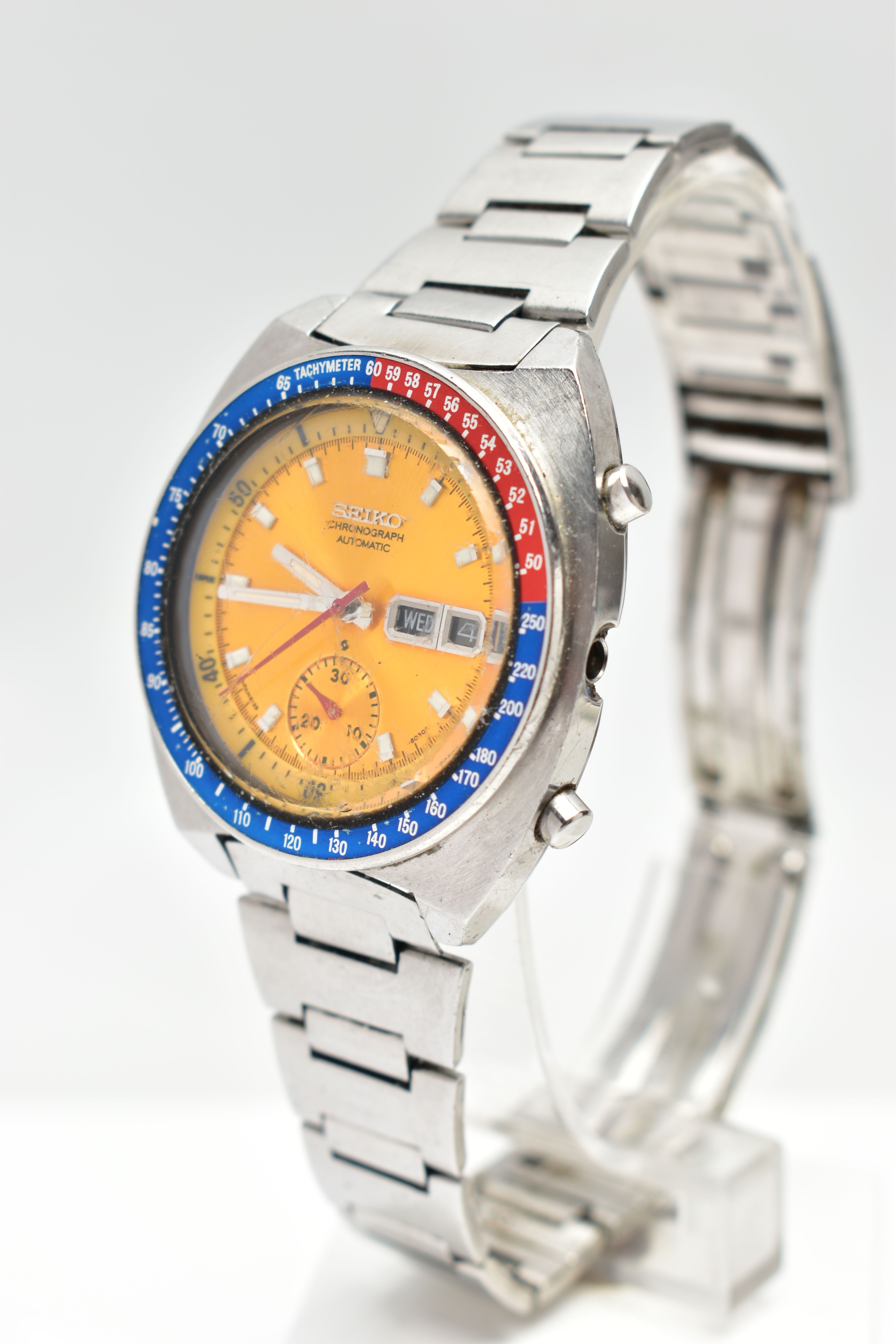 A 'SEIKO' WRISTWATCH, automatic movement, round yellow dial, signed 'Seiko chronograph automatic', - Image 3 of 6