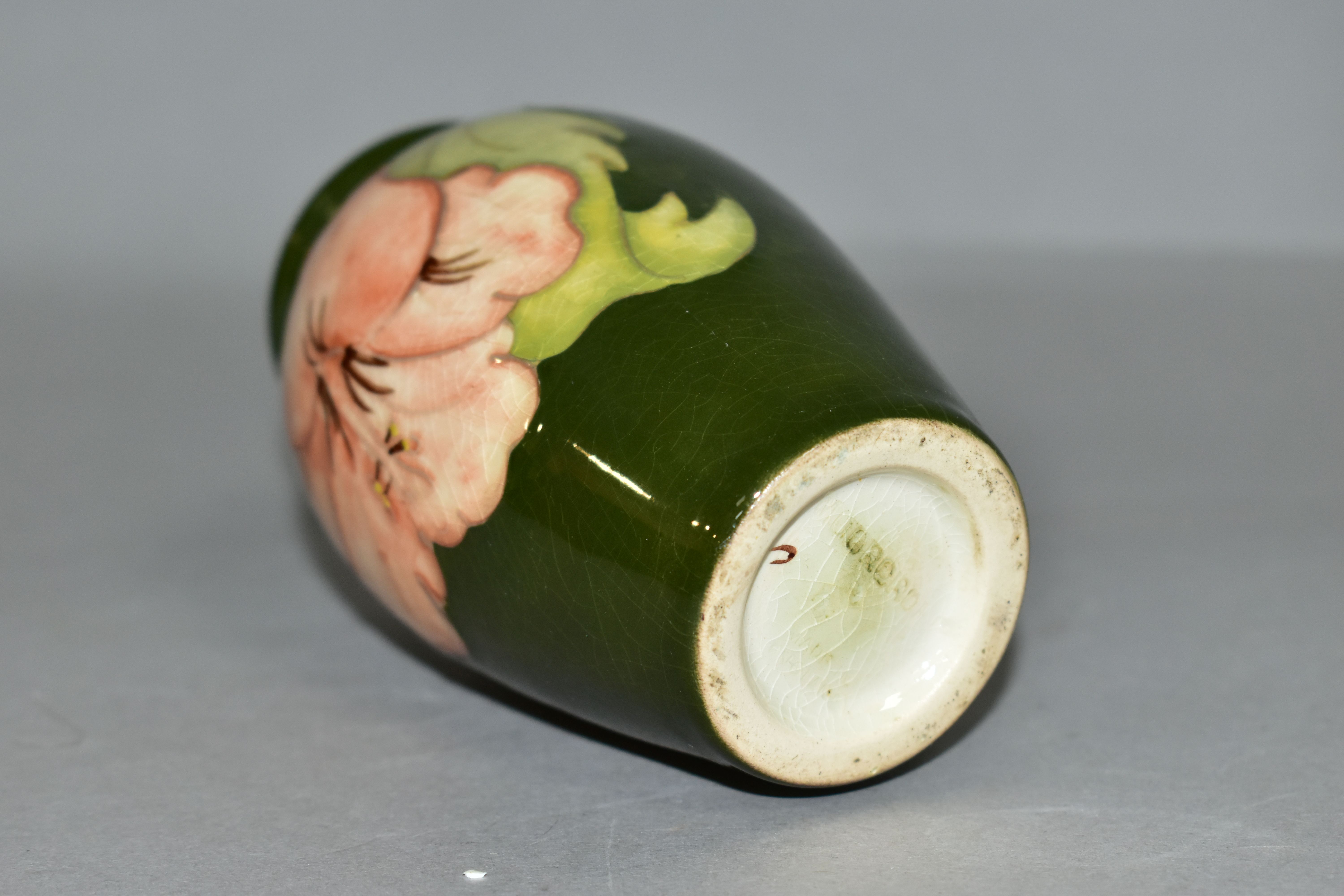 A MOORCROFT POTTERY BALUSTER SHAPED BUD VASE DECORATED WITH CORAL HIBISCUS ON A GREEN GROUND, - Image 4 of 4