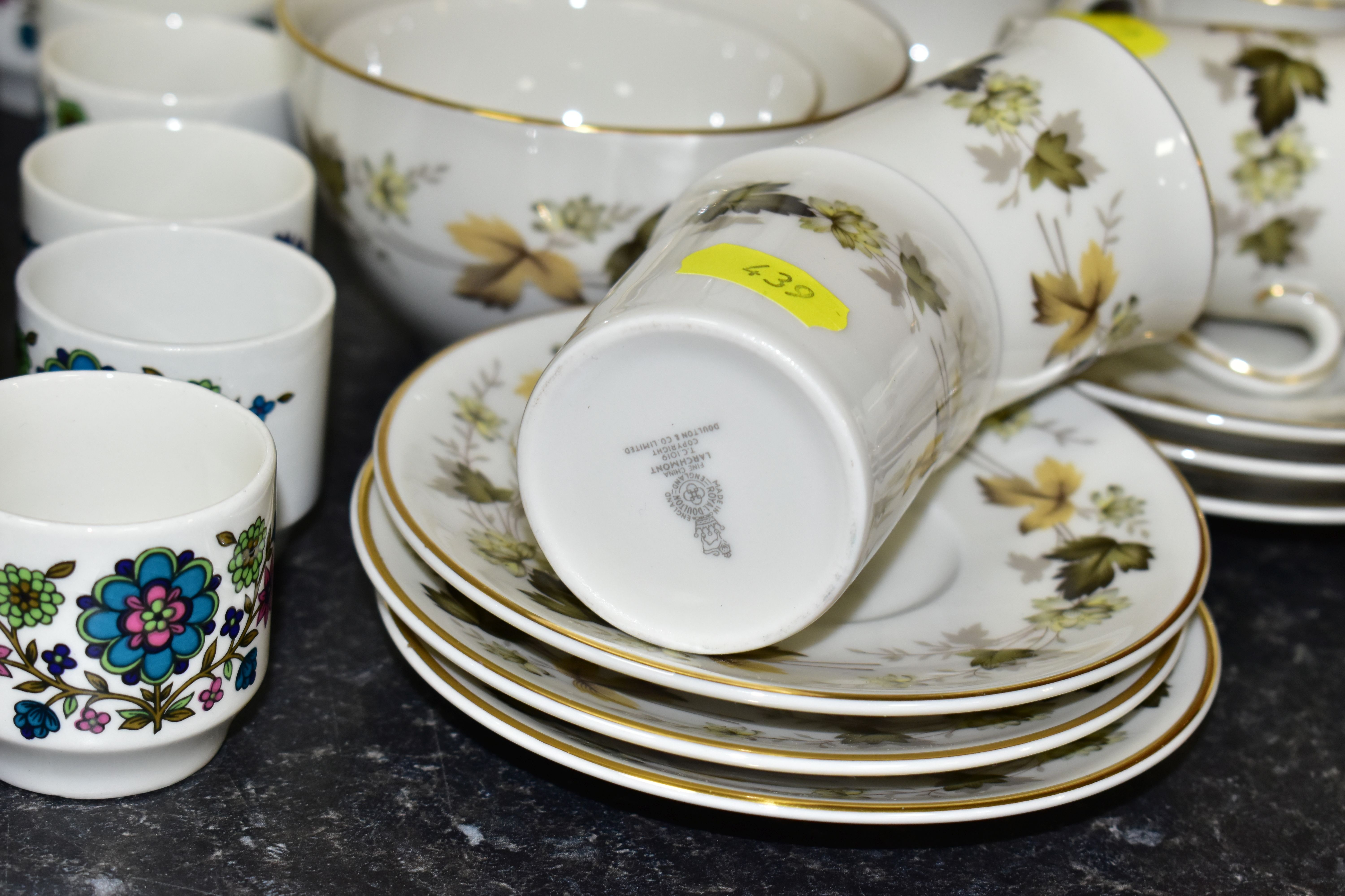 A ROYAL DOULTON 'LARCHMONT' PATTERN COFFEE SET TOGETHER WITH A MIDWINTER 'COUNTRY GARDEN' PATTERN - Image 3 of 7