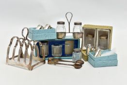 A SELECTION OF SILVER ITEMS, to include a small silver 'Walker & Hall' toast rack, hallmarked '