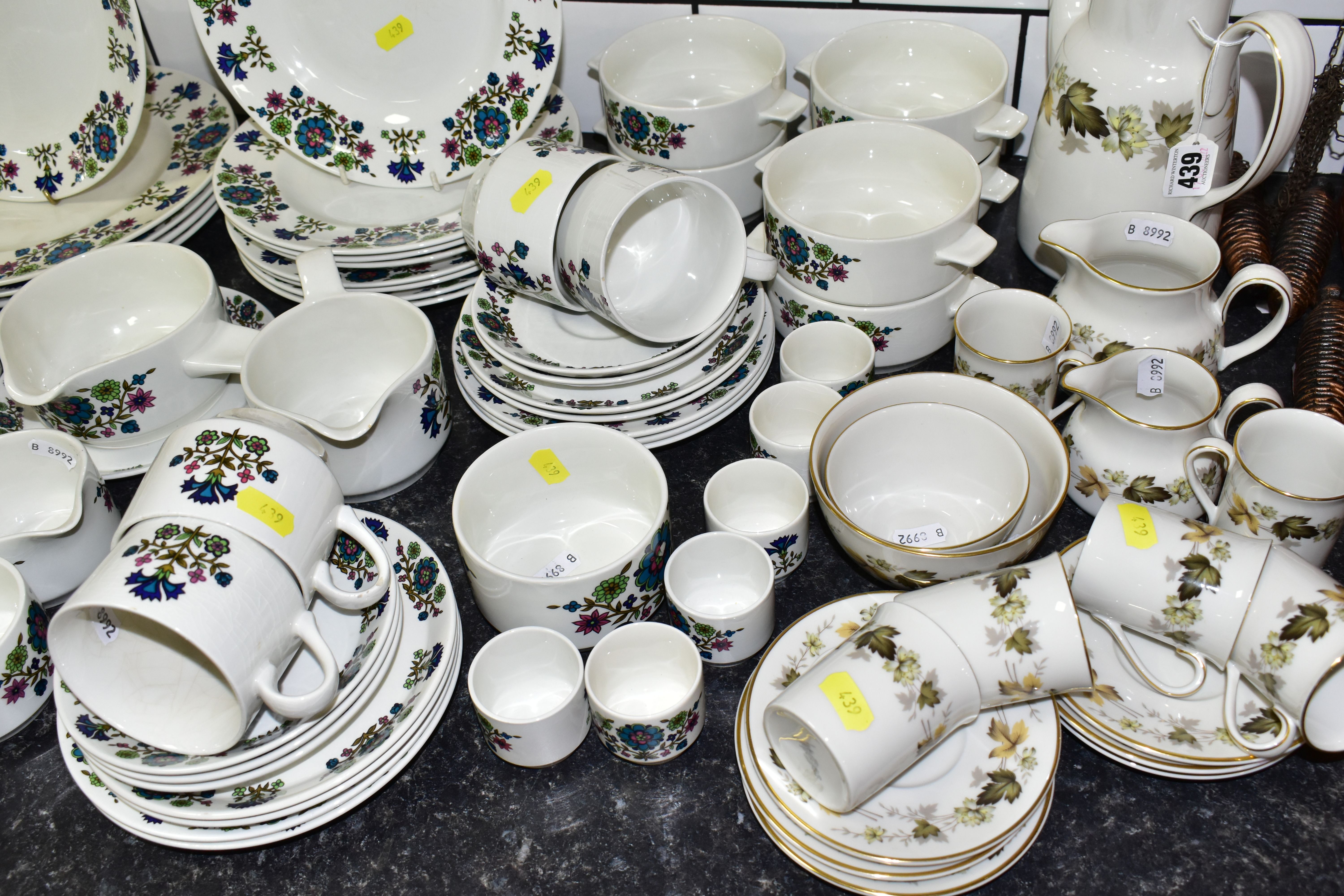 A ROYAL DOULTON 'LARCHMONT' PATTERN COFFEE SET TOGETHER WITH A MIDWINTER 'COUNTRY GARDEN' PATTERN - Image 4 of 7