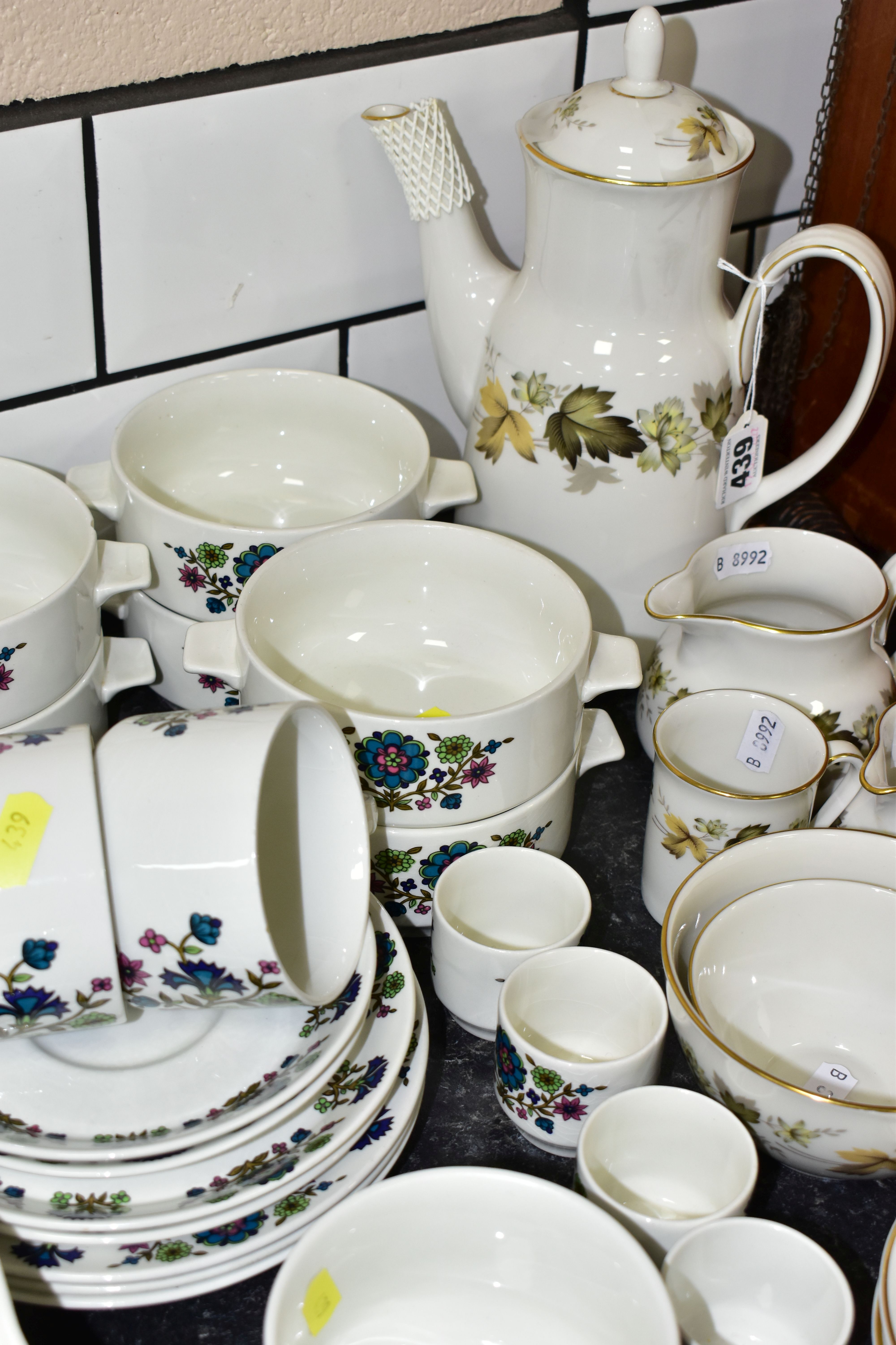 A ROYAL DOULTON 'LARCHMONT' PATTERN COFFEE SET TOGETHER WITH A MIDWINTER 'COUNTRY GARDEN' PATTERN - Image 2 of 7