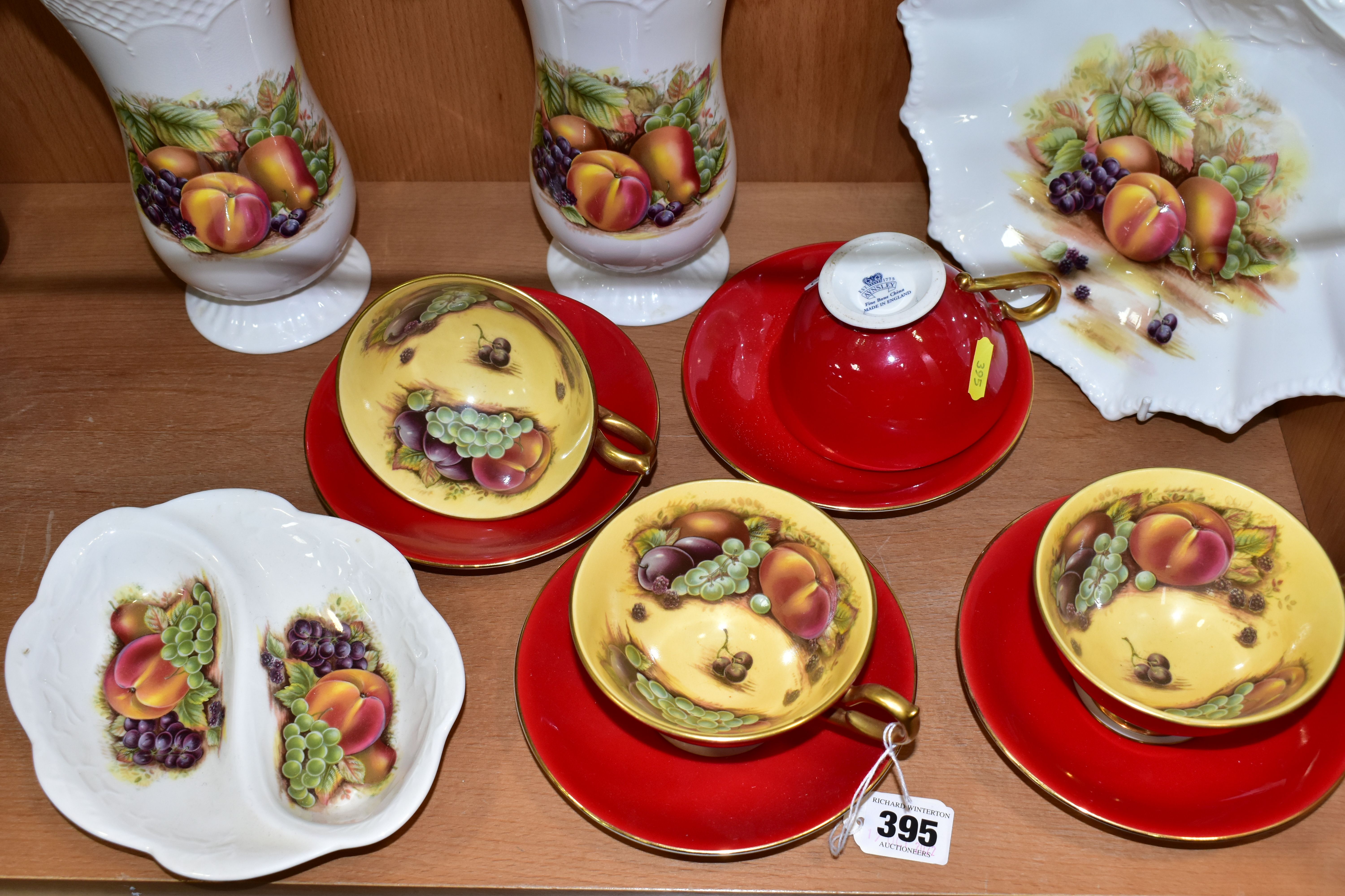 A GROUP OF AYNSLEY ORCHARD GOLD TEA AND GIFT WARES, comprising four cabinet cups and saucers, the - Image 2 of 6