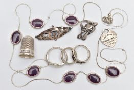 A SMALL SELECTION OF JEWELLERY AND A THIMBLE, to include a silver sweetheart brooch, of a marquise