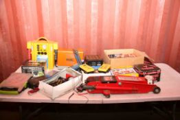 A QUANTITY OF AUTOMOTIVE TOOLS AND ACCESSORIES including a Clarke 2 Tonne Trolley Jack, two