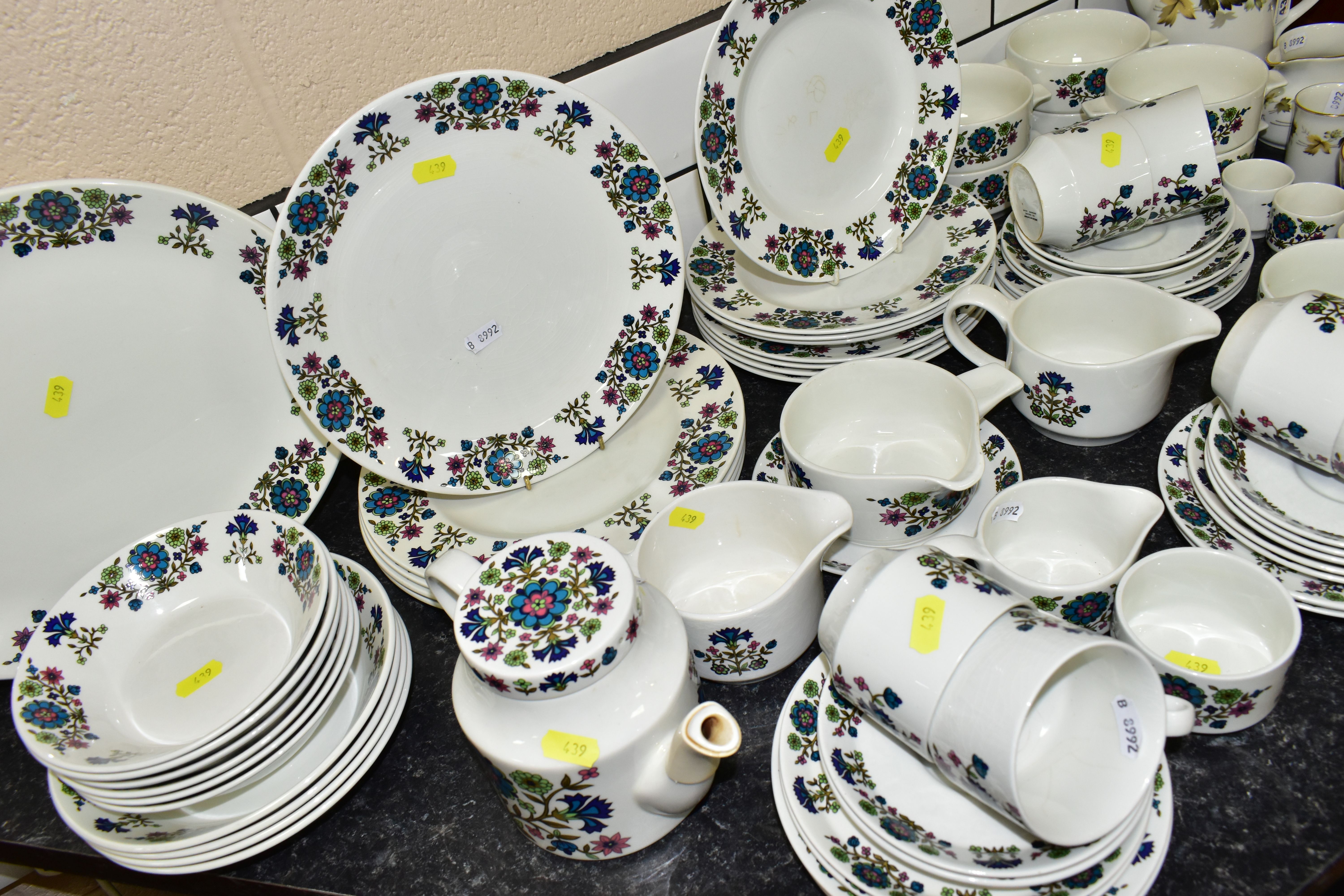 A ROYAL DOULTON 'LARCHMONT' PATTERN COFFEE SET TOGETHER WITH A MIDWINTER 'COUNTRY GARDEN' PATTERN - Image 6 of 7