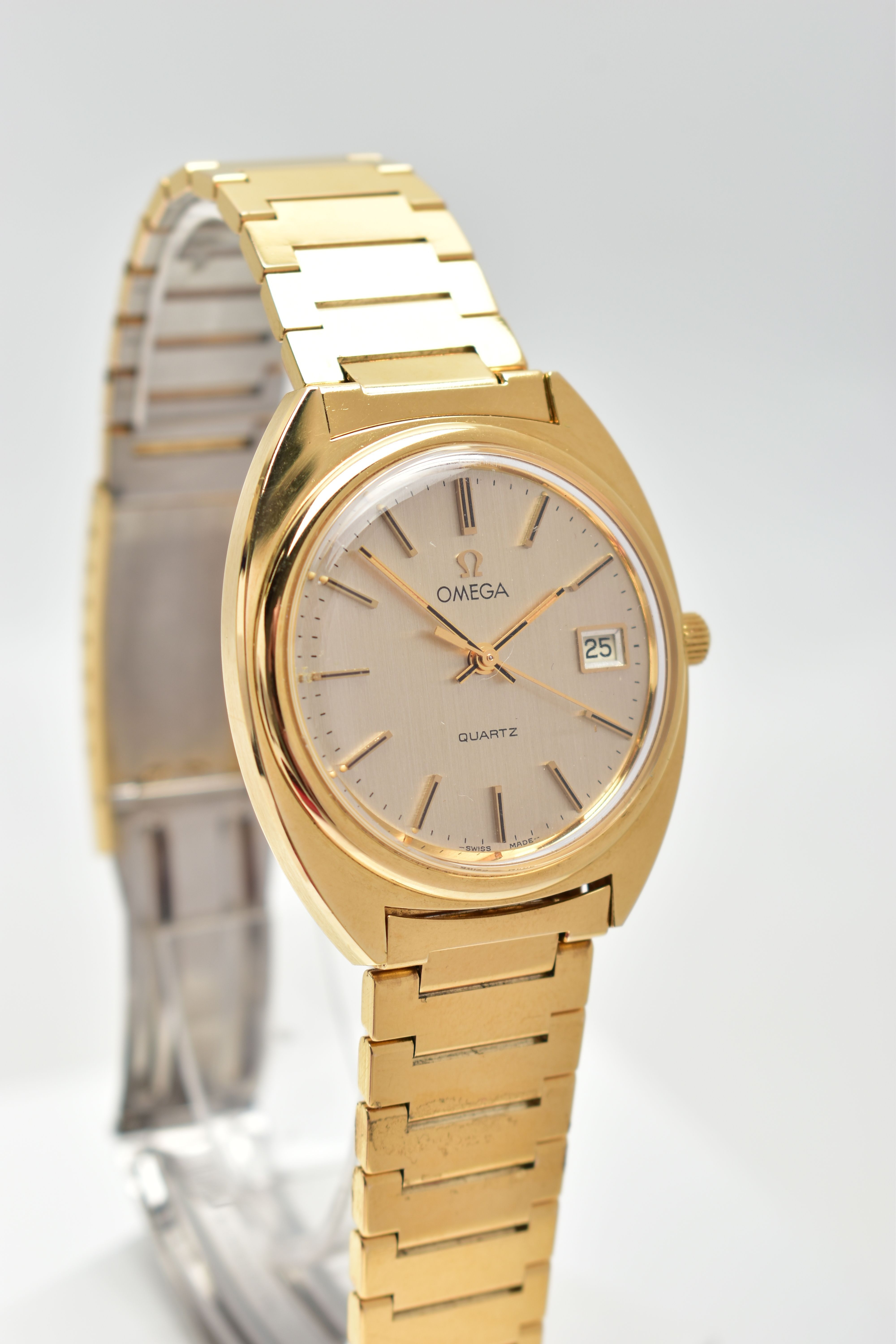 AN 'OMEGA' WRISTWATCH, a quartz movement, round champagne dial, signed 'Omega' baton markers, date - Image 2 of 7