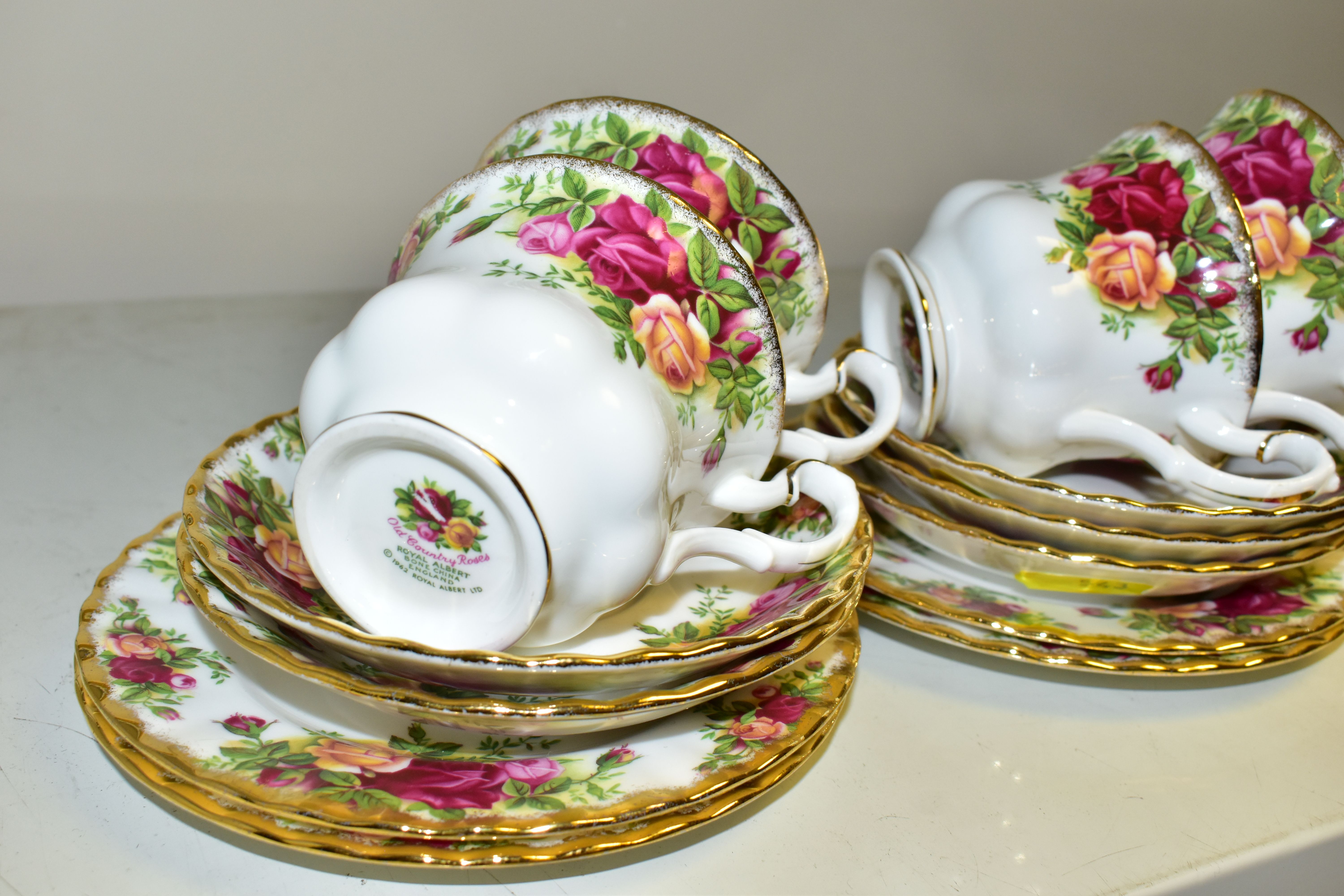 A TWENTY PIECE ROYAL ALBERT OLD COUNTRY ROSES PART COFFEE/TEA SET, comprising a coffee pot, six - Image 3 of 4