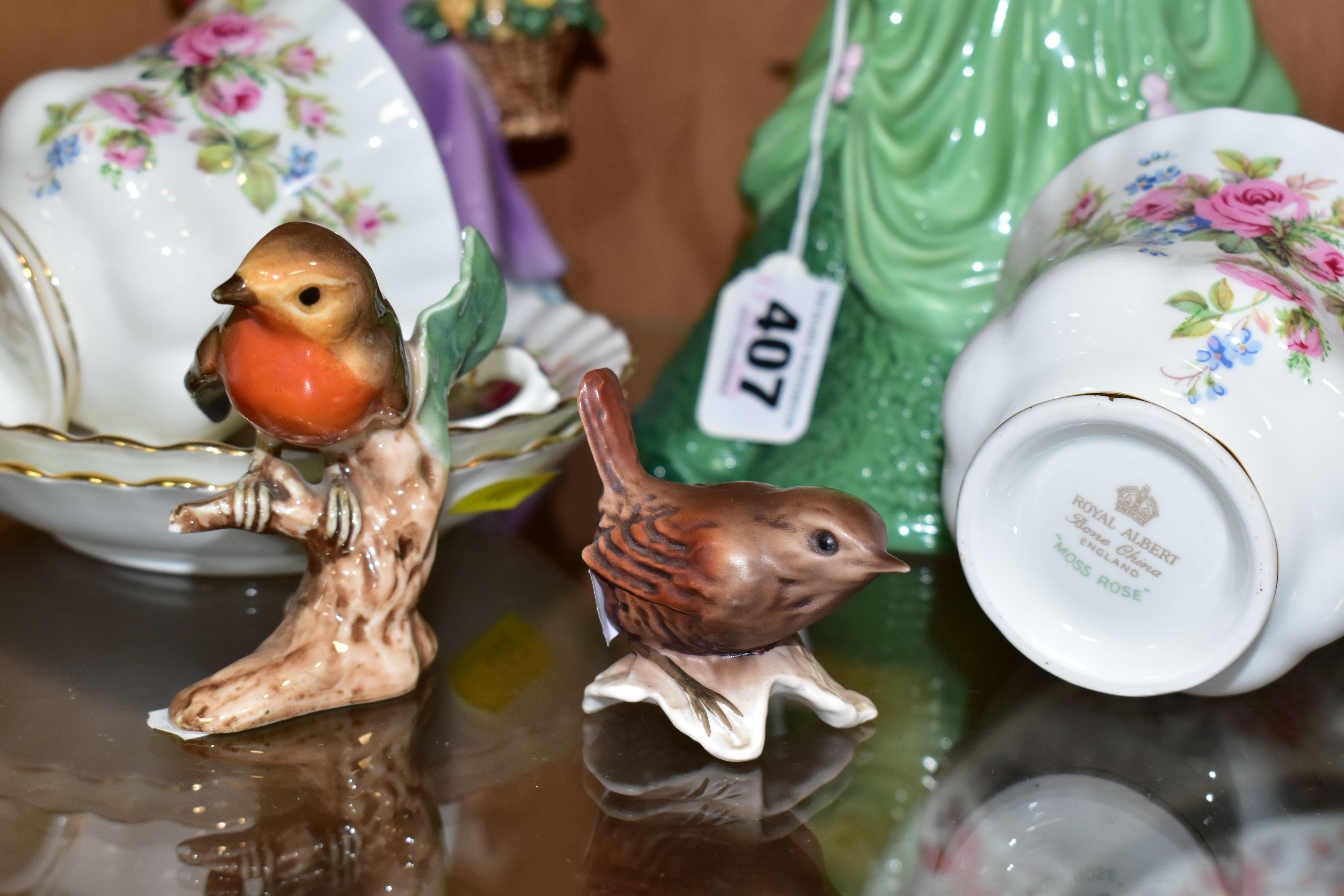 A GROUP OF CERAMICS, comprising a Clarice Cliff for Newport Pottery tureen and two meat plates - Image 3 of 7