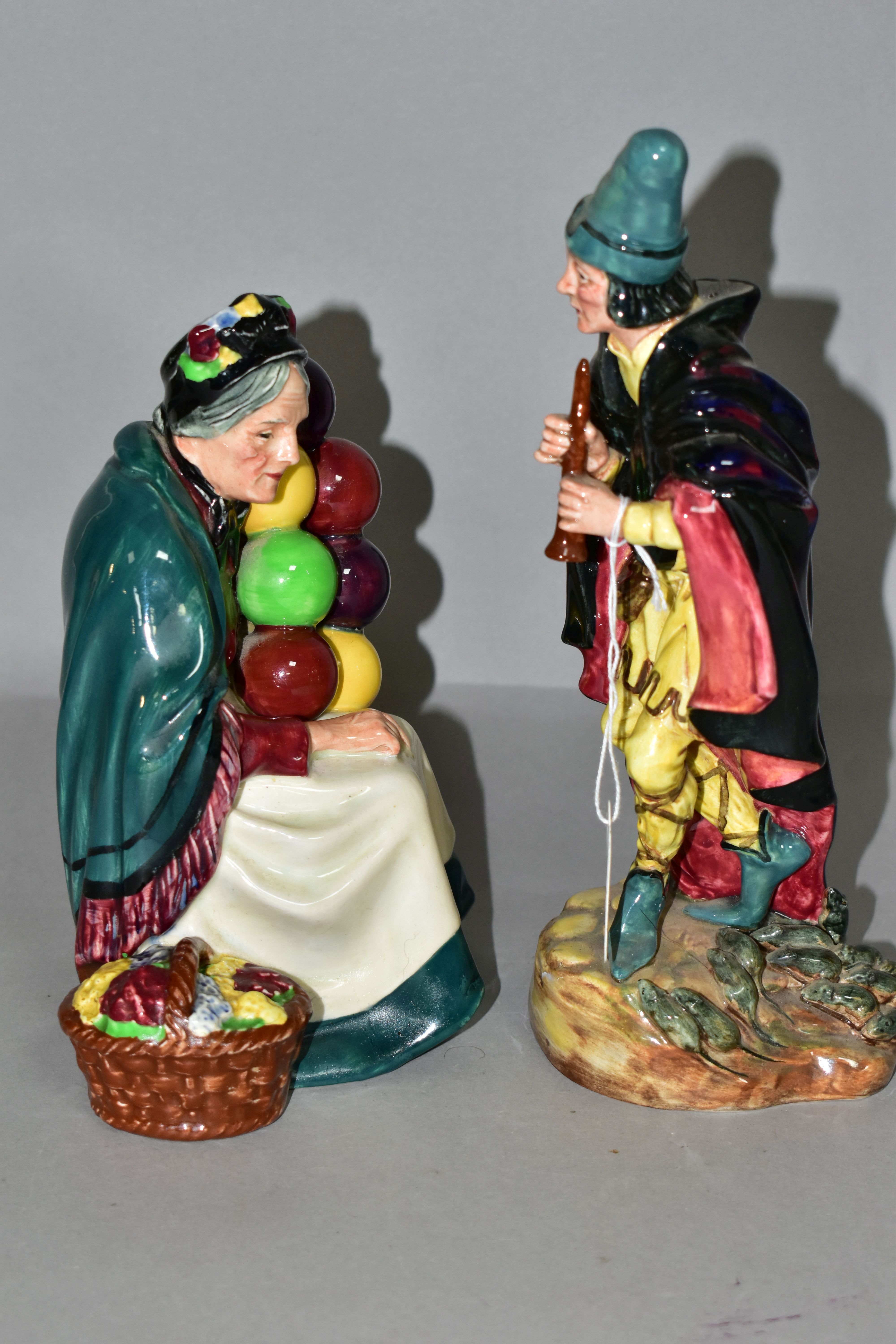TWO ROYAL DOULTON FIGURINES, comprising The Pied Piper HN2102, height 23cm, and The Old Balloon - Image 2 of 4