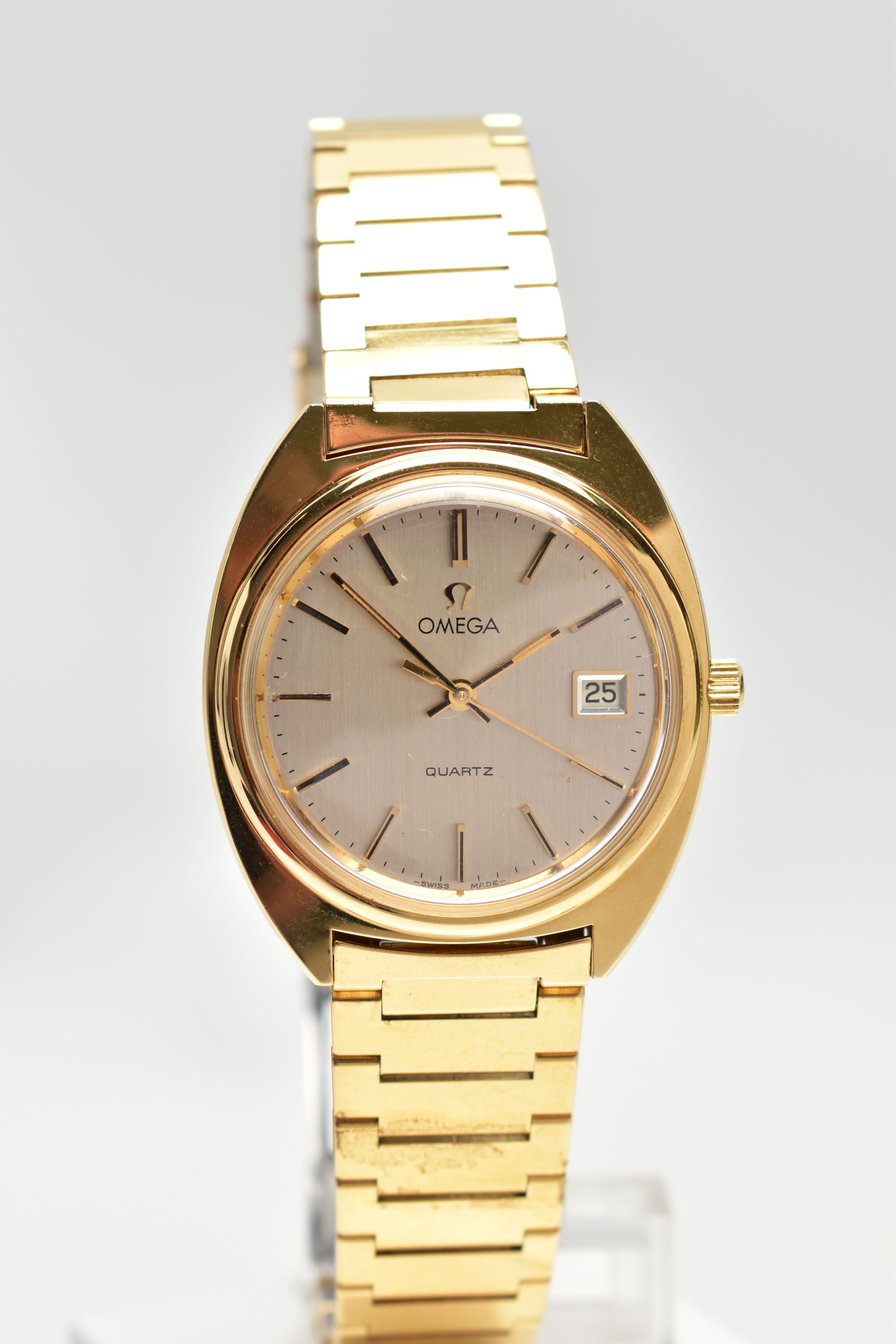 AN 'OMEGA' WRISTWATCH, a quartz movement, round champagne dial, signed 'Omega' baton markers, date