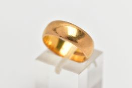 A 22CT GOLD BAND RING, plain polished band, approximate dimensions width 6.5mm x depth 1mm,