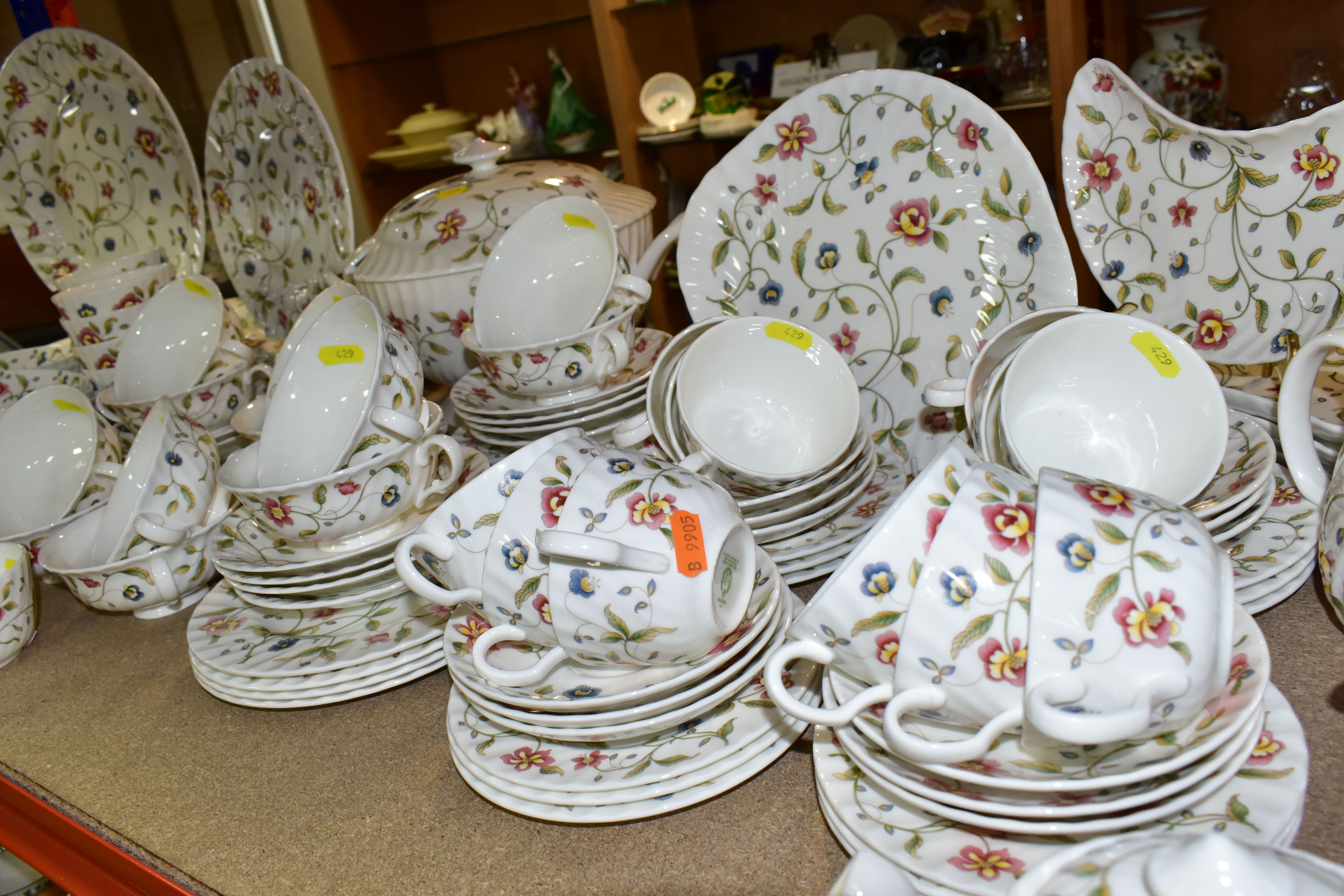 A ROYAL DOULTON/ MINTON 'TAPESTRY' S770 PATTERN DINNER SET, comprising two covered tureens, two - Image 5 of 8