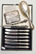 A SELECTION OF SILVER AND WHITE METAL ITEMS, to include a 1920s silver Japanese cigar case,