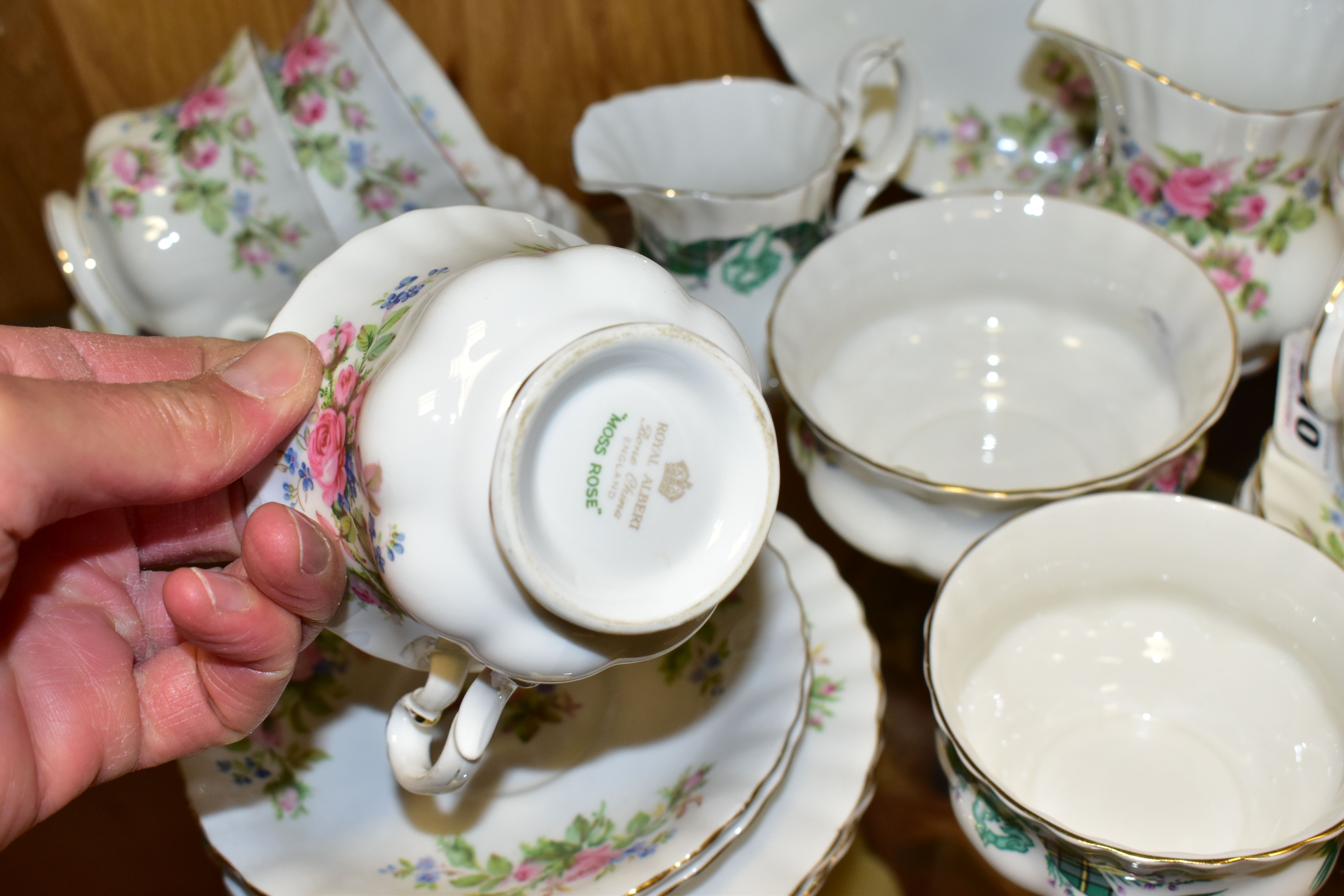 A ROYAL ALBERT 'MOSS ROSE' PATTERN TEA SET TOGETHER WITH A ROYAL ALBERT 'CAPE BRETON ISLAND' PATTERN - Image 4 of 5