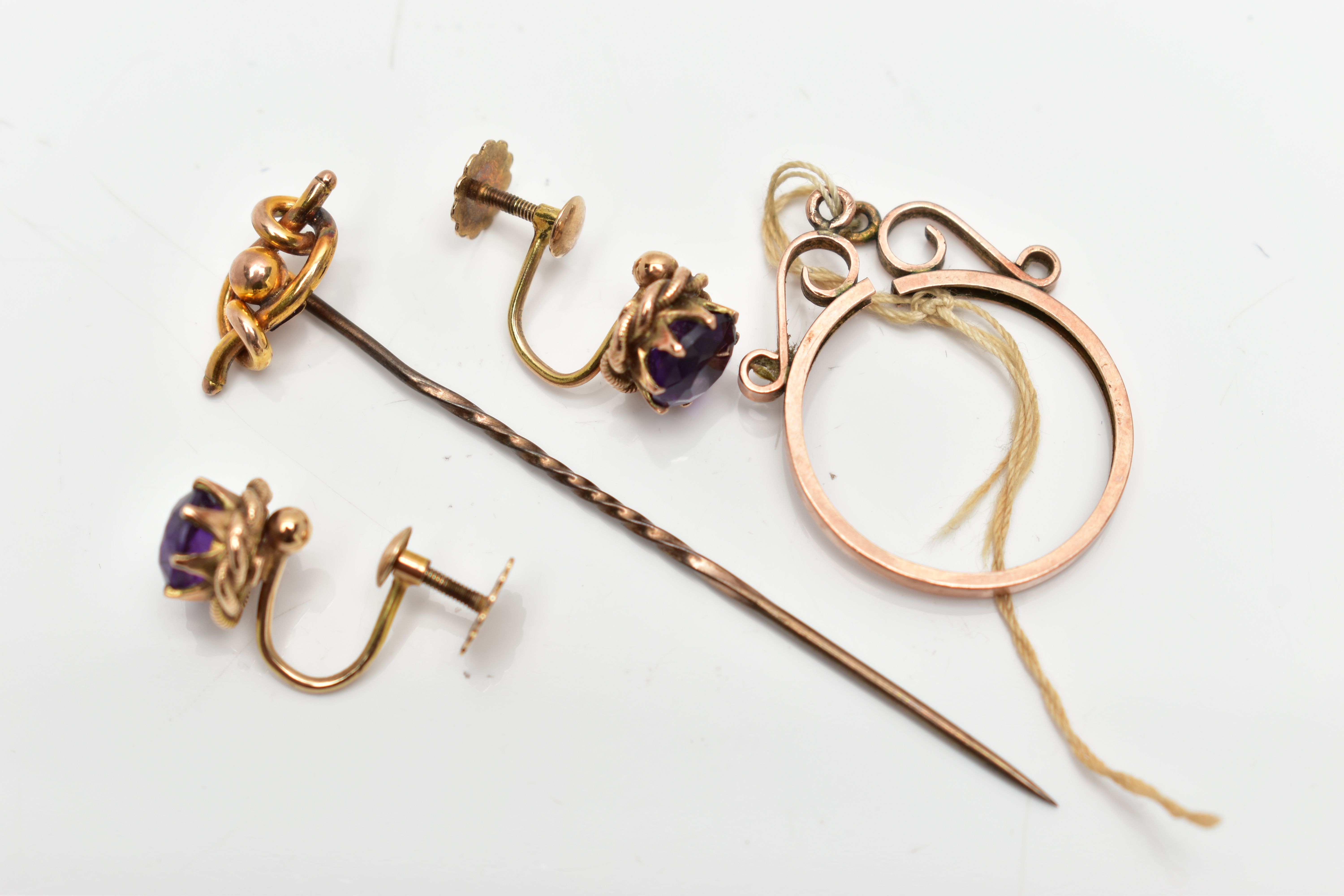 ASSORTED YELLOW METAL JEWELLERY, to include a pair of amethyst earrings prong set in yellow metal - Image 3 of 3