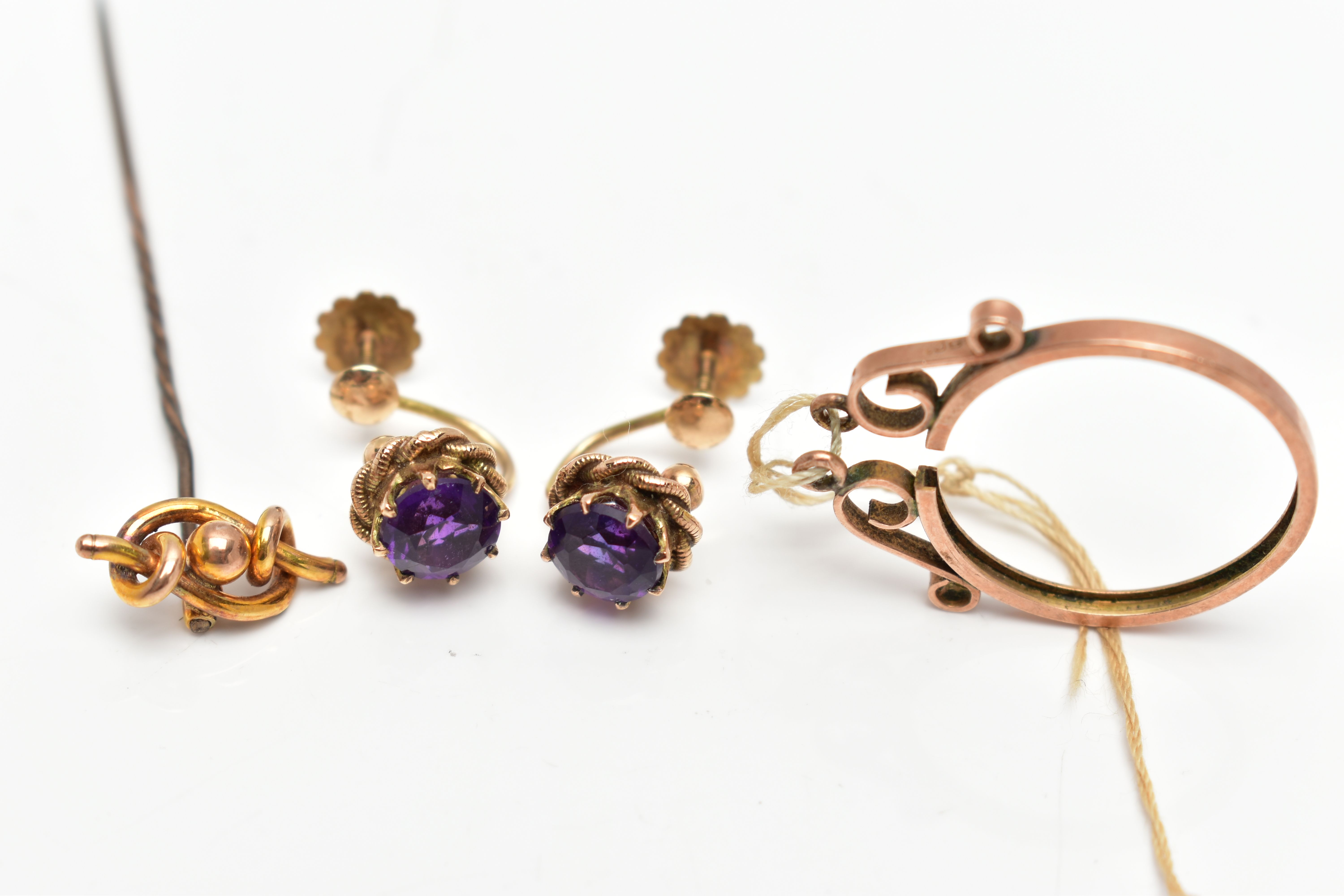 ASSORTED YELLOW METAL JEWELLERY, to include a pair of amethyst earrings prong set in yellow metal - Image 2 of 3