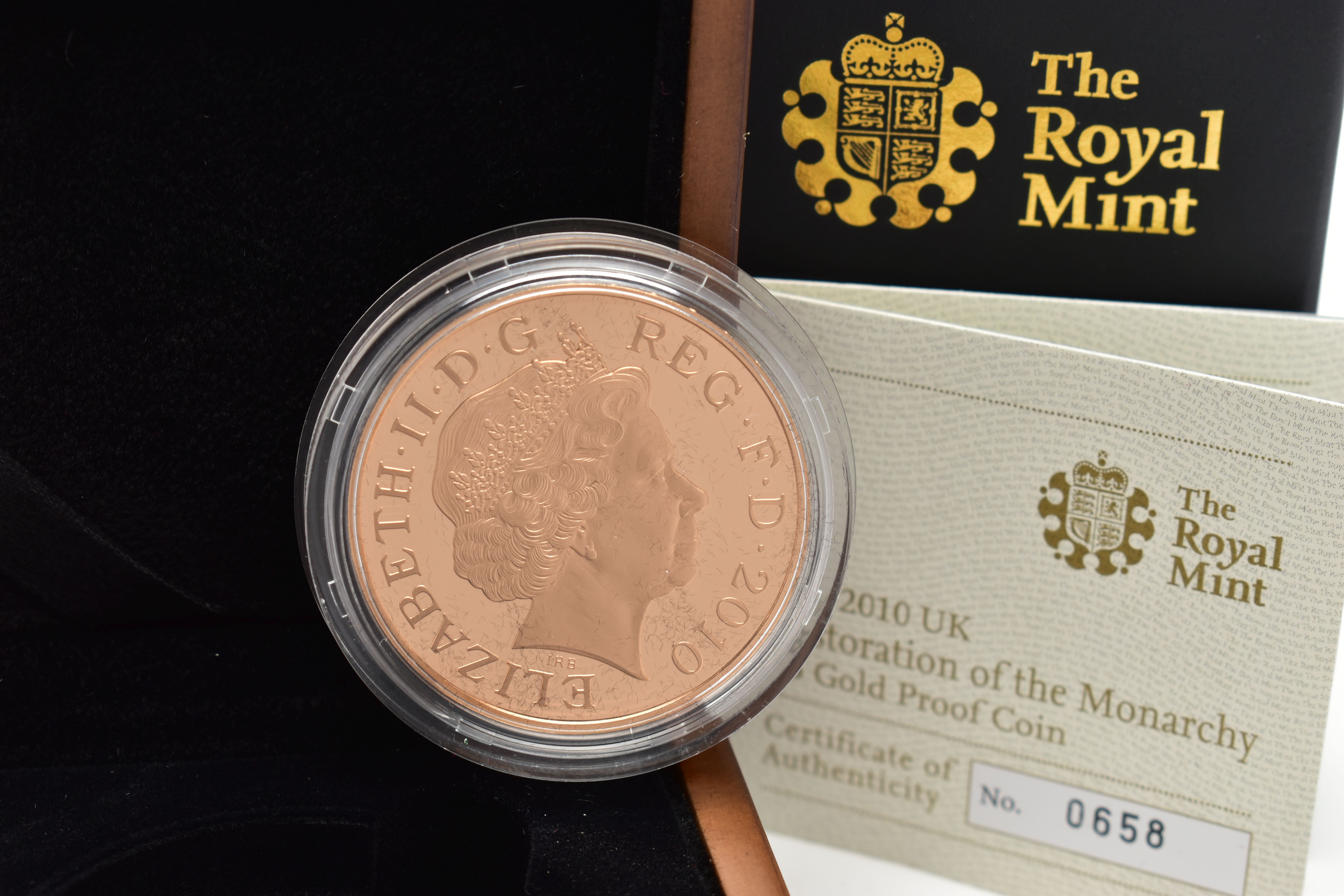 A ROYAL MINT 2010 UNITED KINGDOM GOLD PROOF £5 COIN, 39.94 grams, 38.61mm, obverse depicting Queen - Image 2 of 2