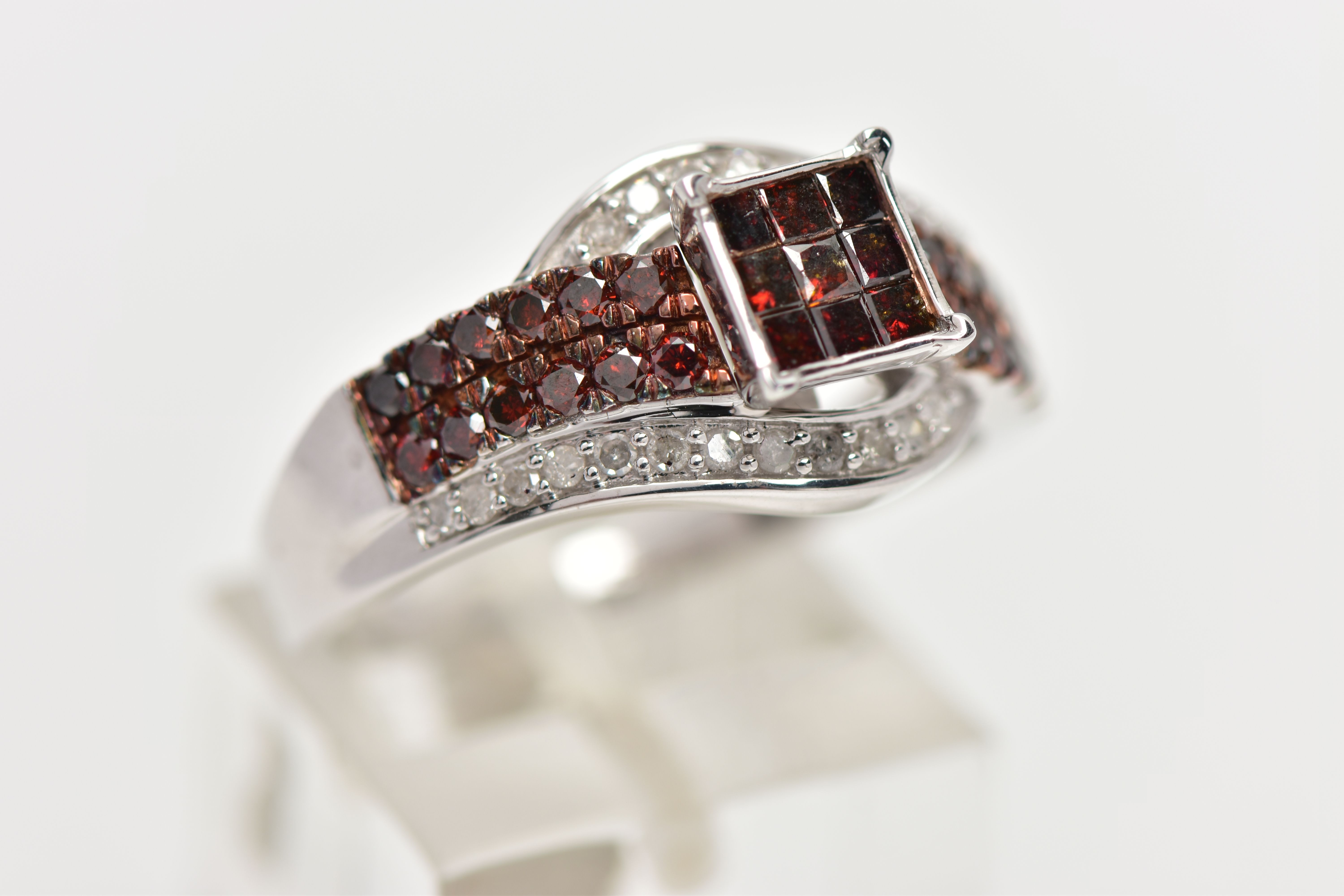 A 9CT WHITE GOLD DIAMOND DRESS RING, the calibre cut brown diamond central cluster, with brilliant - Image 4 of 4