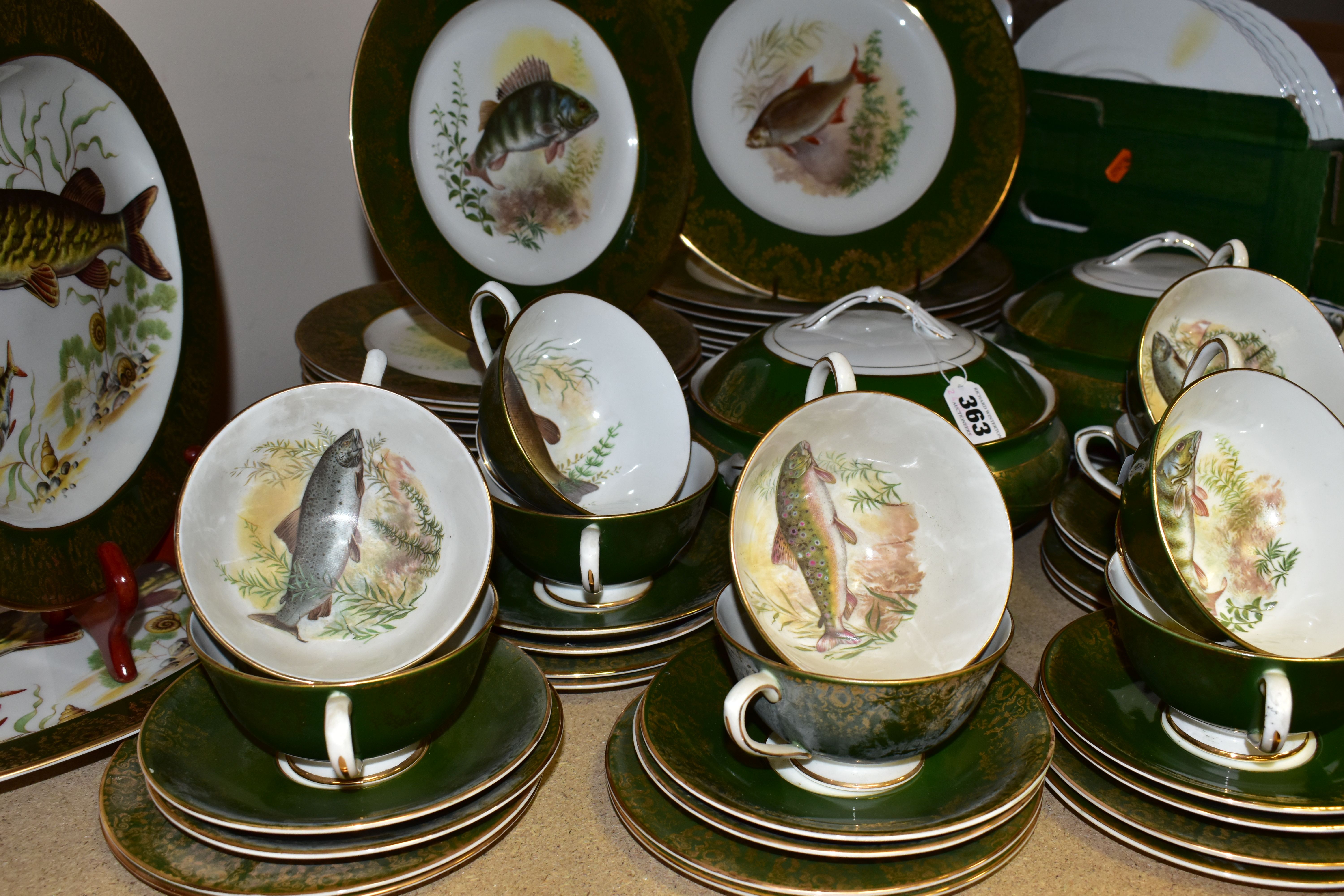 AN 'EDWARDIAN' DINNER SERVICE DECORATED WITH COLD WATER FISH, with a green and gold border - Image 4 of 5