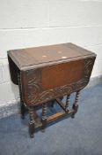 AN OAK GATE LEG TABLE, on bobbin turned legs, open length 95cm x closed length 35cm x depth 61cm x