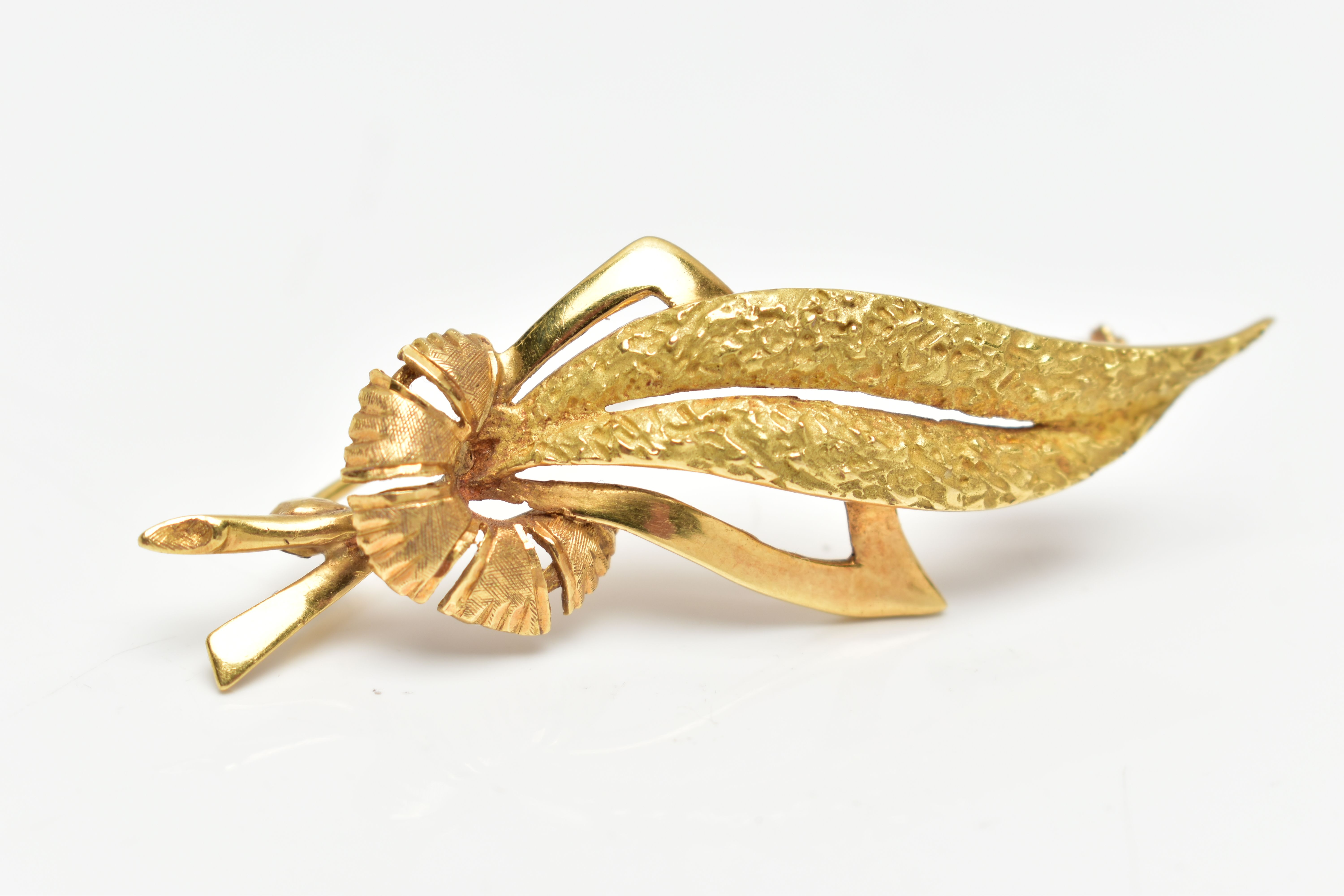 A MID 20TH CENTURY YELLOW METAL BROOCH, designed as a floral brooch with a polished and textured - Image 3 of 3