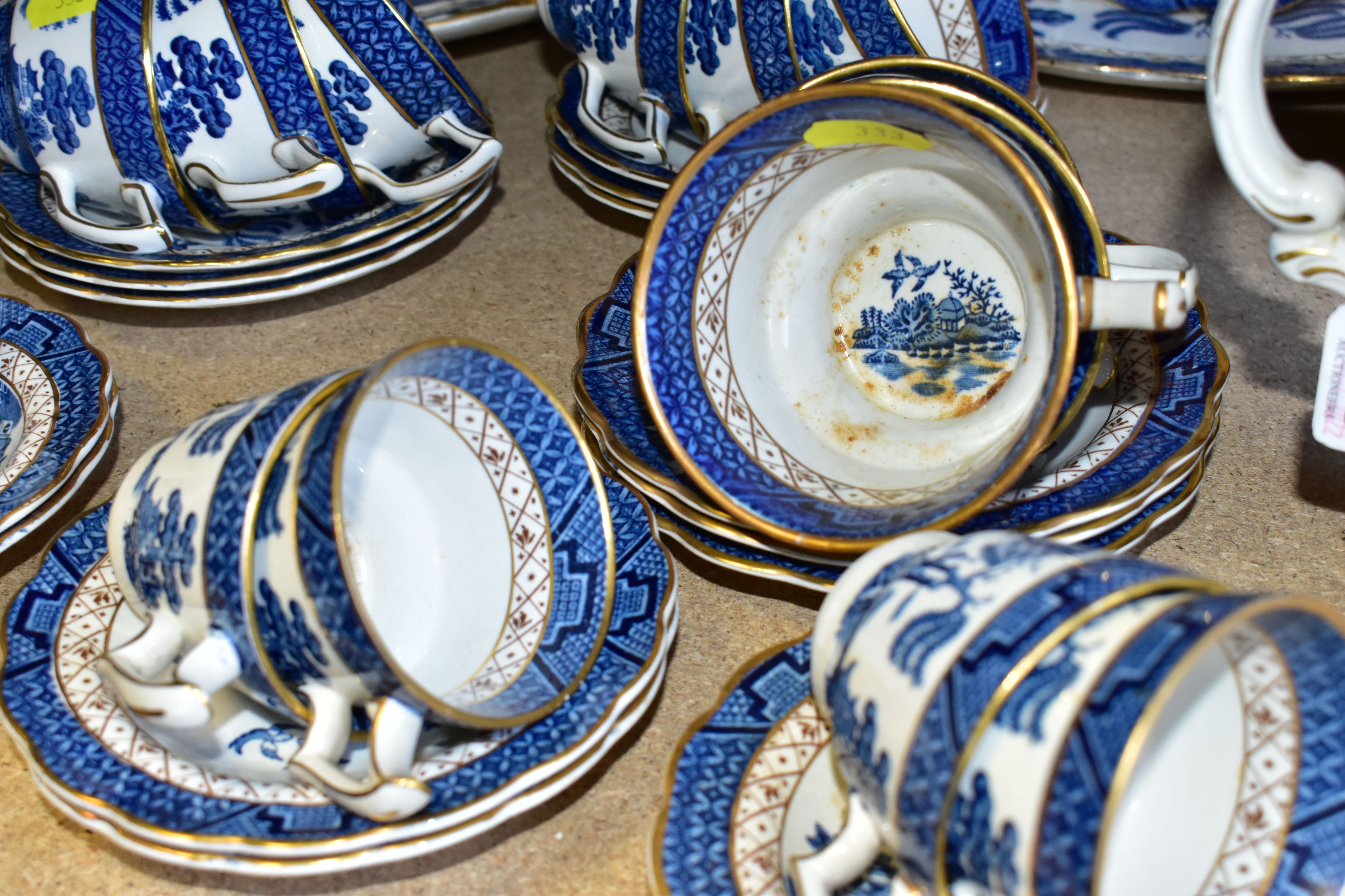 A QUANTITY OF BOOTHS 'REAL OLD WILLOW' A 8025 PATTERN DINNERWARE AND TEAWARE, comprising a coffee - Image 7 of 8