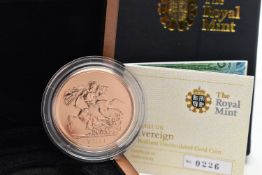 A ROYAL MINT 2011 SOVEREIGN £5 BRILLIANT UNCIRCULATED GOLD COIN, 0.9167 AU, 39.94 grams, 36.02mm,