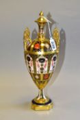 A ROYAL CROWN DERBY IMARI 1128 SOLID GOLD BAND TWIN HANDLED VASE AND FIXED COVER, short pedestal and