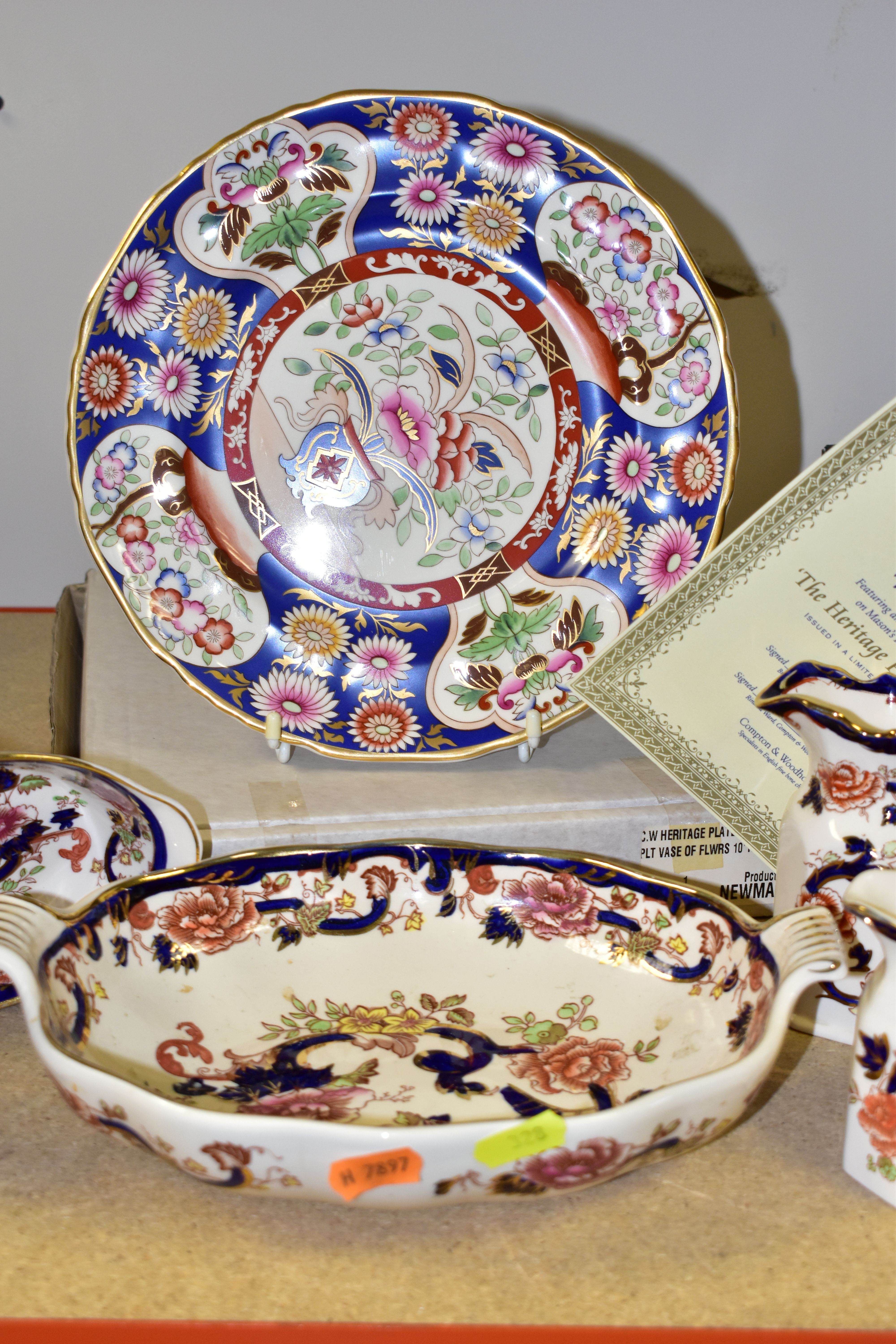 A QUANTITY OF MASON'S IRONSTONE 'MANDALAY' PATTERN GIFTWARE, comprising a table lamp, height 28cm to - Image 4 of 8