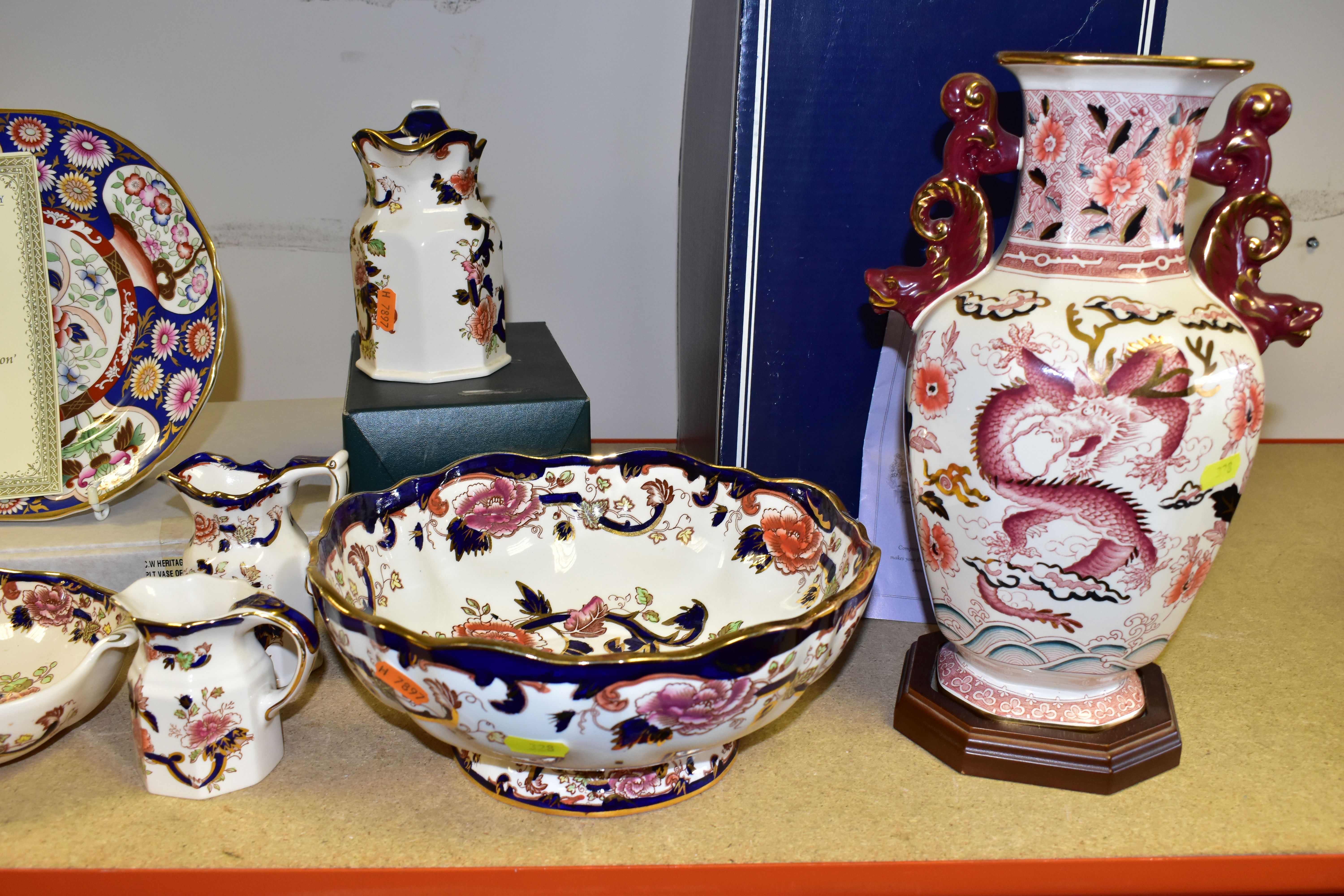 A QUANTITY OF MASON'S IRONSTONE 'MANDALAY' PATTERN GIFTWARE, comprising a table lamp, height 28cm to - Image 2 of 8