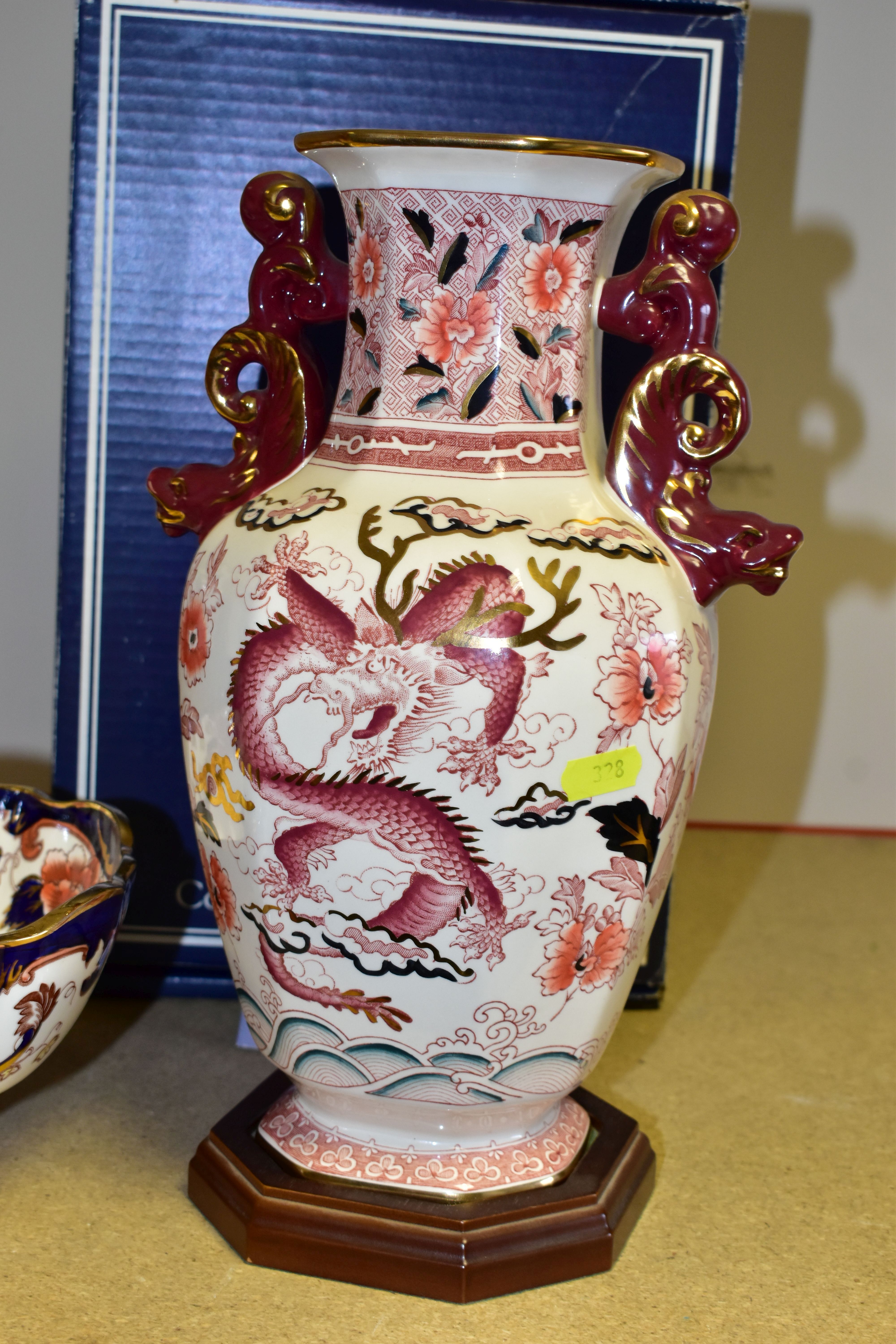 A QUANTITY OF MASON'S IRONSTONE 'MANDALAY' PATTERN GIFTWARE, comprising a table lamp, height 28cm to - Image 7 of 8