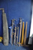 A COLLECTION OF SASH CLAMPS to include three record sash clamps, a woden 105 (all with some rust),
