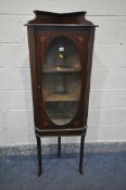 AN EDWARDIAN MAHOGANY CORNER CUPBOARD on triple splayed legs, width 55cm x depth 34cm x height