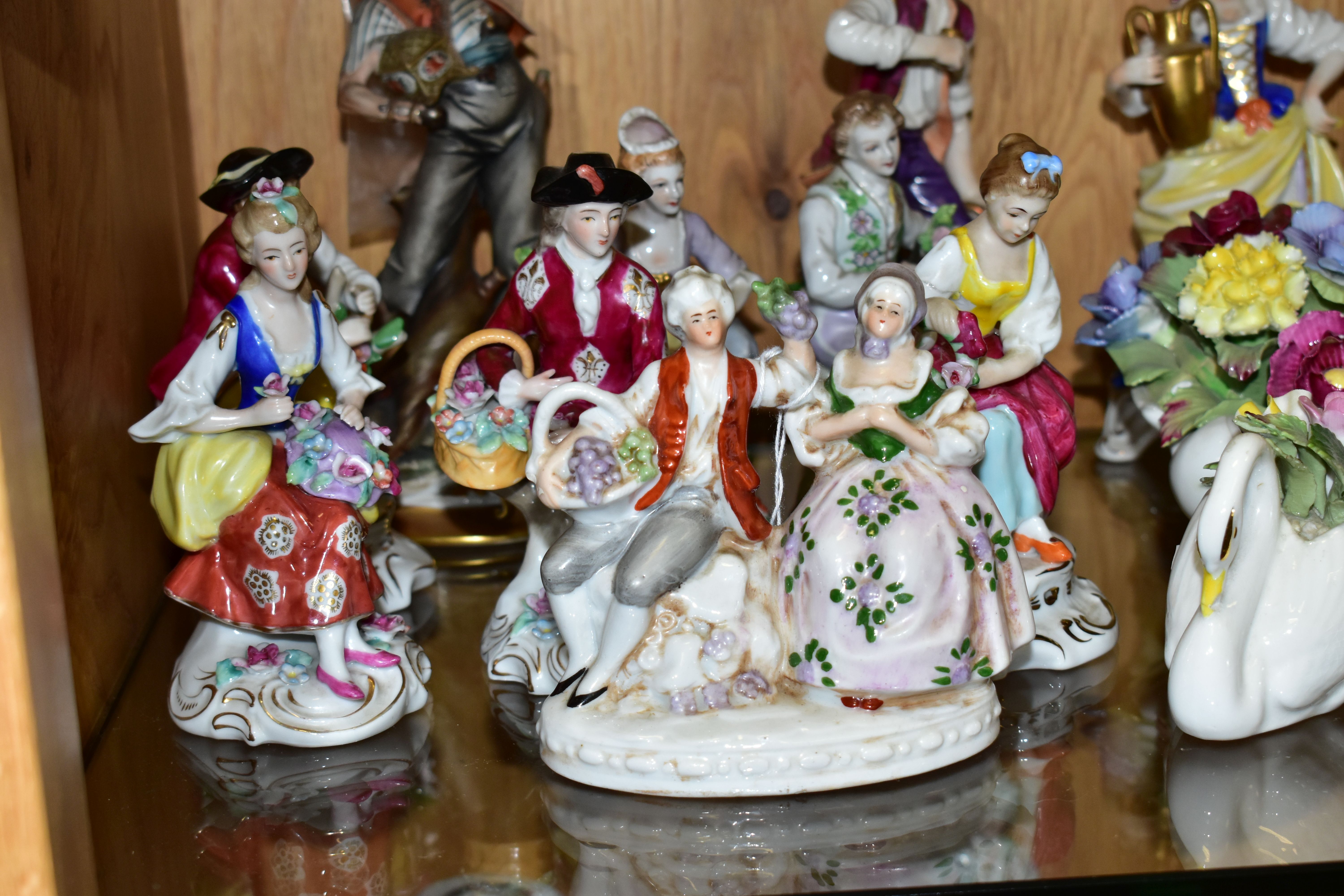 A GROUP OF CONTINENTAL PORCELAIN FIGURINES AND OTHER CERAMIC ORNAMENTS, to include a pair of - Image 7 of 8