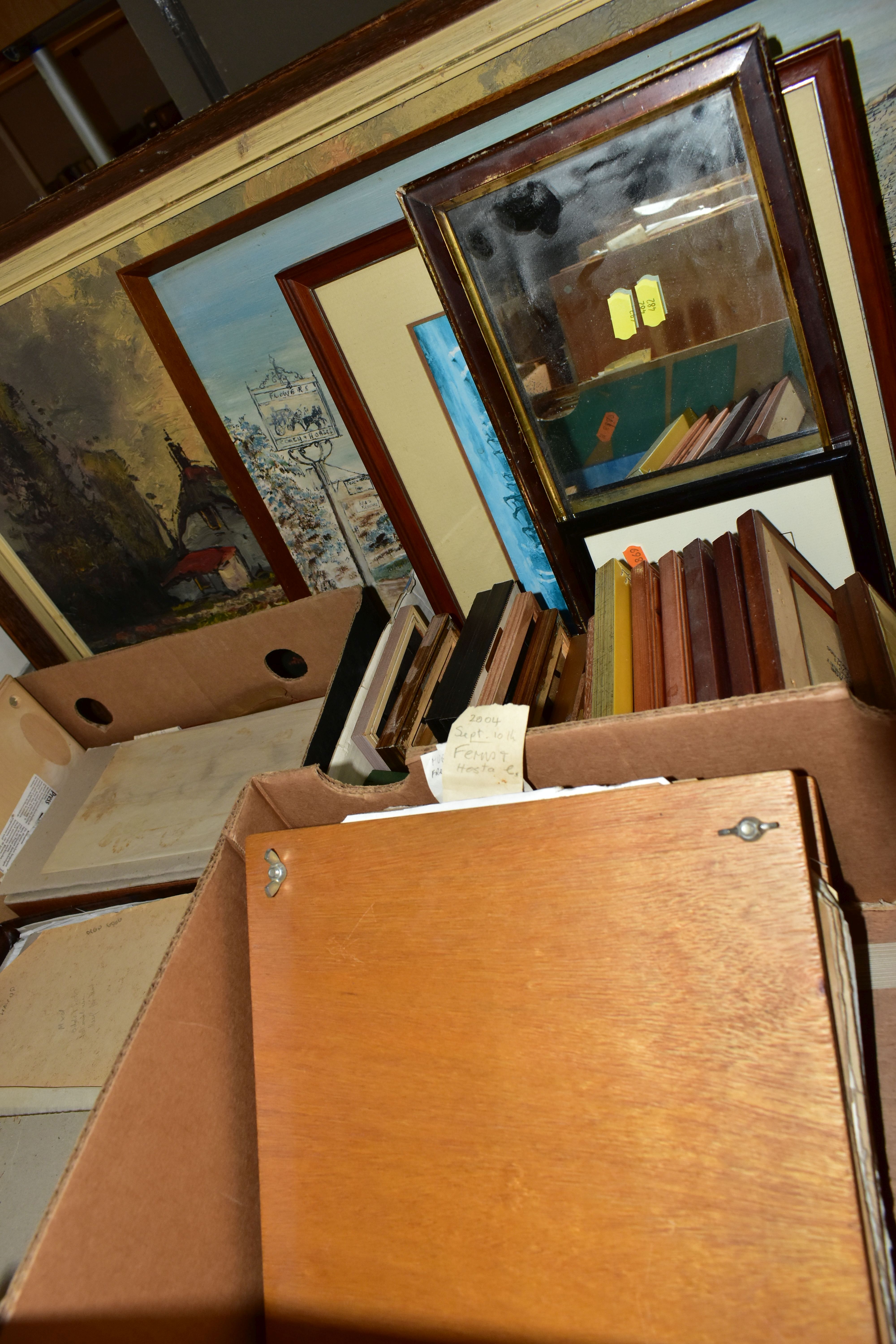 PRESSED FLOWERS & PRINTS, a large collection of pressed flowers in corrugated cardboard and - Image 3 of 5