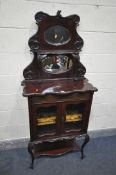 AN EDWARDIAN MAHOGANY MIRROR BACK CABINET, with an arrangement of mirrors, over double cupboard