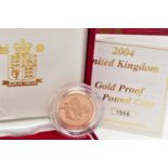 A ROYAL MINT 2004 UNITED KINGDOM GOLD PROOF ONE POUND COIN, 19.619 grams, 22.50mm, 916.7 carat gold,