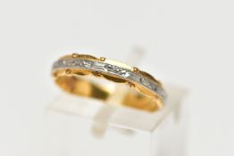 A MID 20TH CENTURY 22CT YELLOW GOLD AND WHITE METAL WEDDING BAND, the ring designed as a central