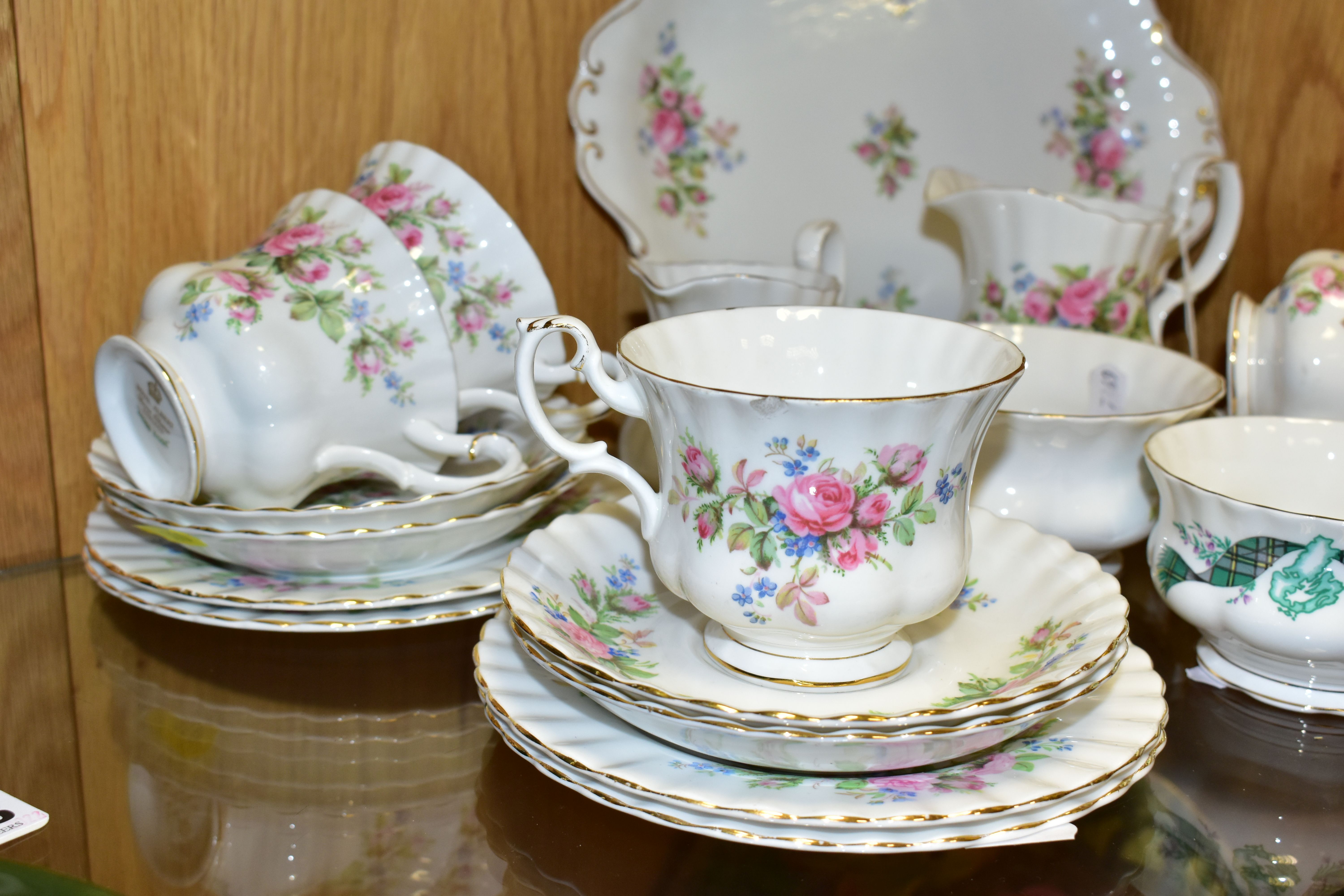 A ROYAL ALBERT 'MOSS ROSE' PATTERN TEA SET TOGETHER WITH A ROYAL ALBERT 'CAPE BRETON ISLAND' PATTERN - Image 3 of 5