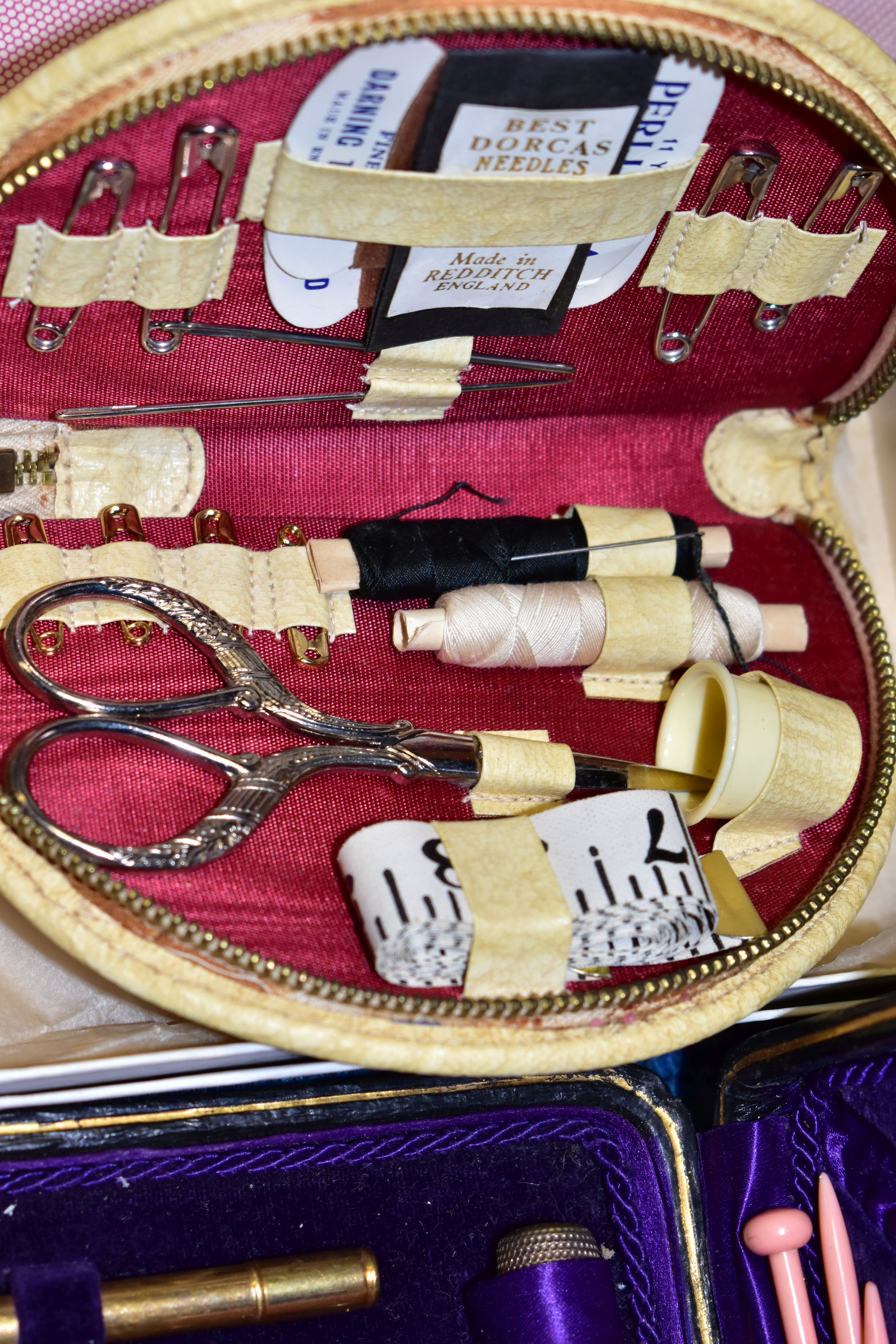 A VINTAGE ANTLER SUITCASE CONTAINING VINTAGE FASHION ACCESSORIES AND NEEDLEWORK, to include a - Image 11 of 11